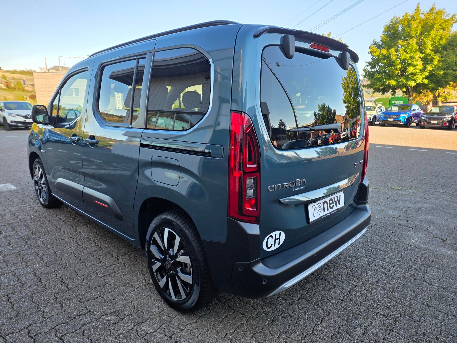 CITROEN Berlingo 1.5 BlueHDi 130 Max XTR-image-2