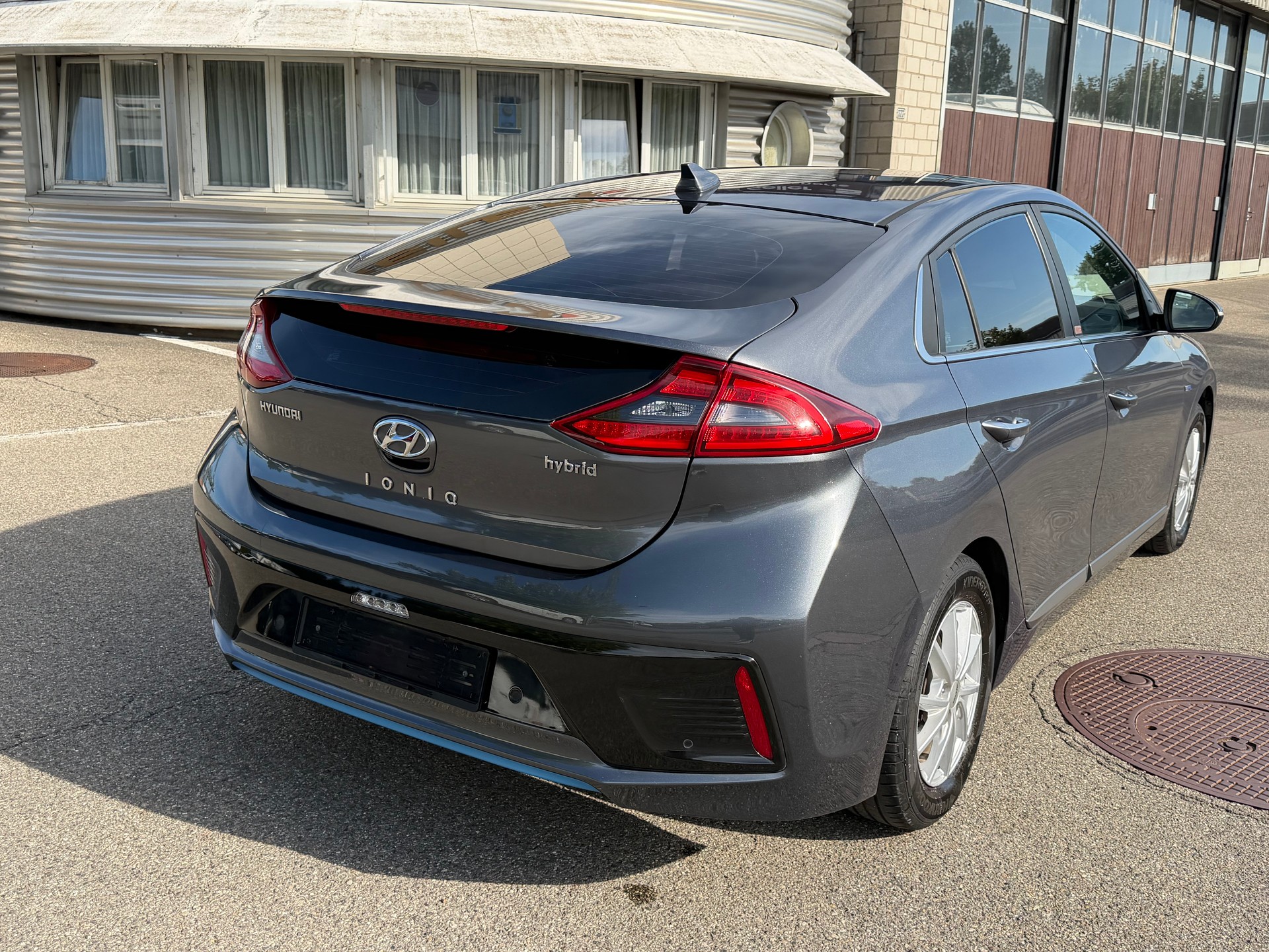 HYUNDAI Ioniq 1.6 GDi HEV Launch Plus DCT-image-3