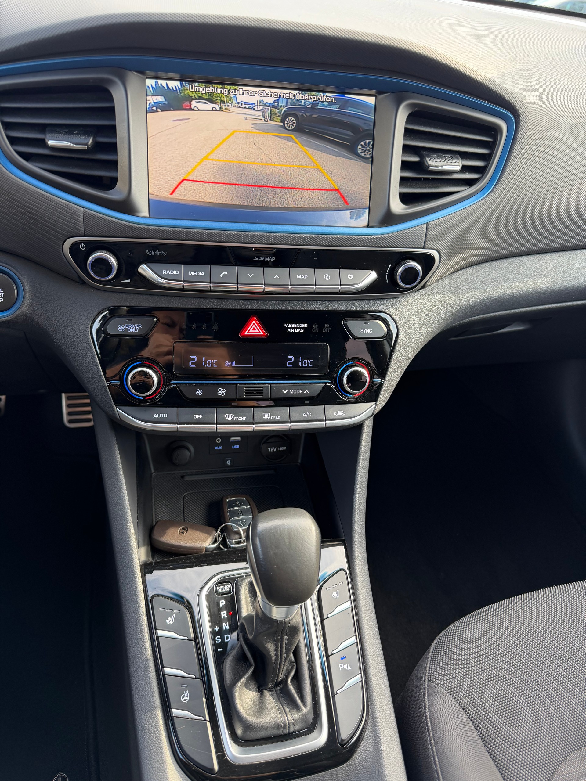 HYUNDAI Ioniq 1.6 GDi HEV Launch Plus DCT-image-9
