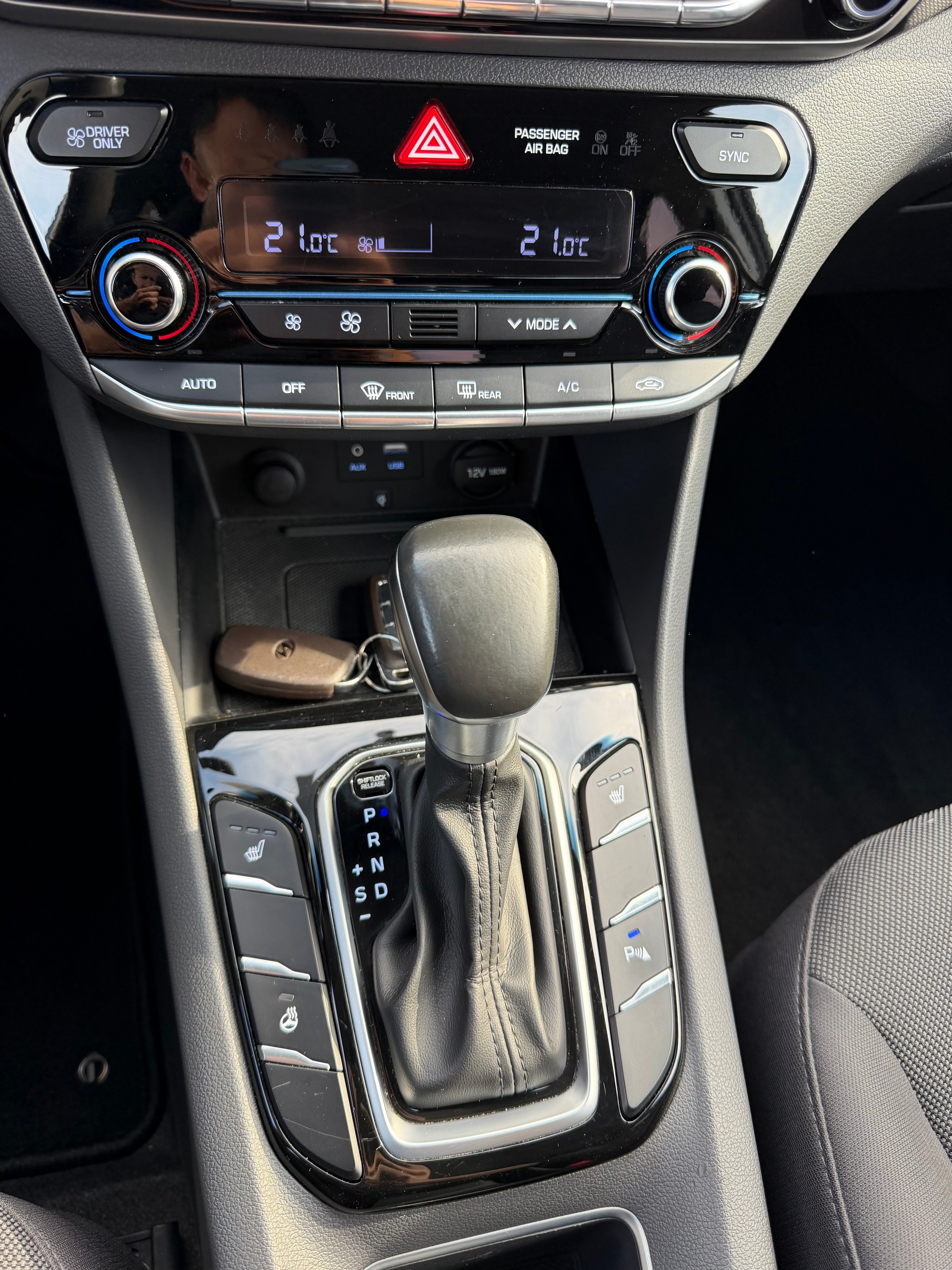 HYUNDAI Ioniq 1.6 GDi HEV Launch Plus DCT-image-10