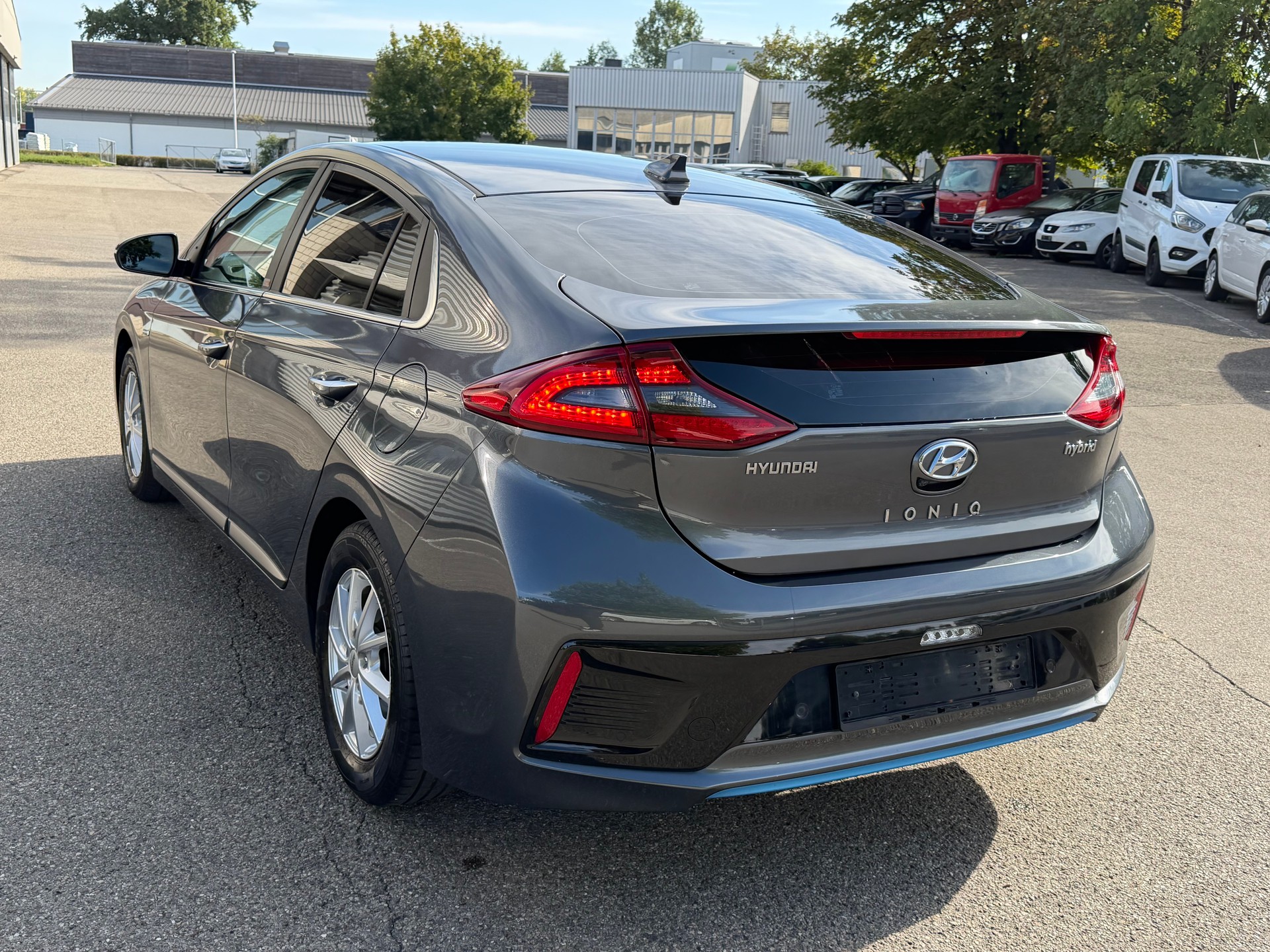 HYUNDAI Ioniq 1.6 GDi HEV Launch Plus DCT-image-4