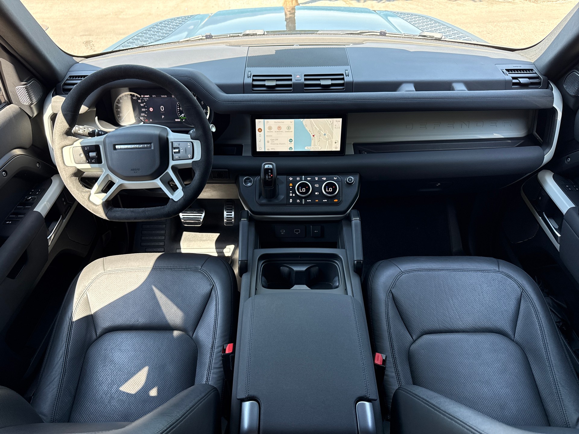 LAND ROVER Defender 110 P400e Si4 PHEV HSE AT8-image-6