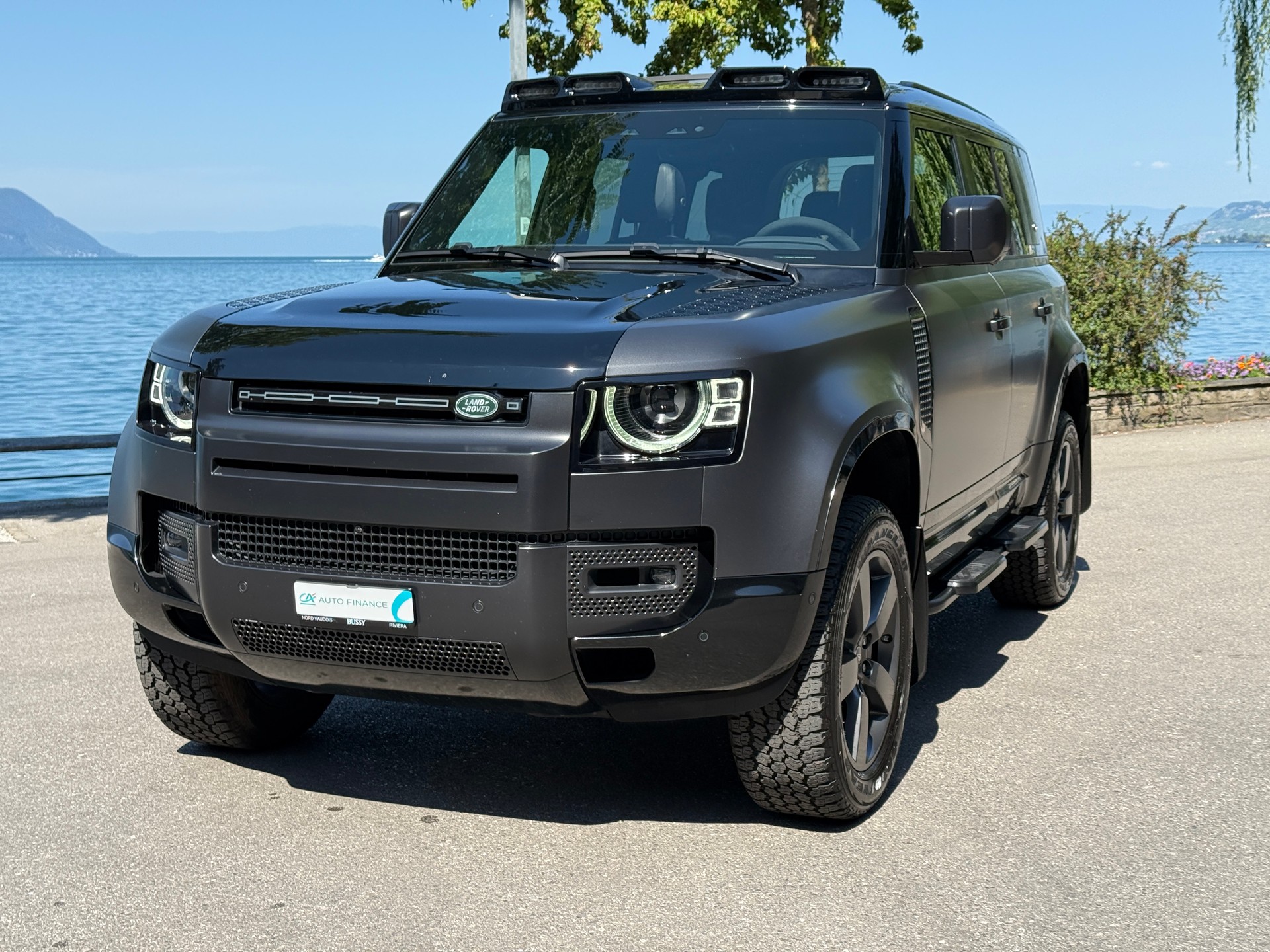 LAND ROVER Defender 110 P400e Si4 PHEV HSE AT8-image-2