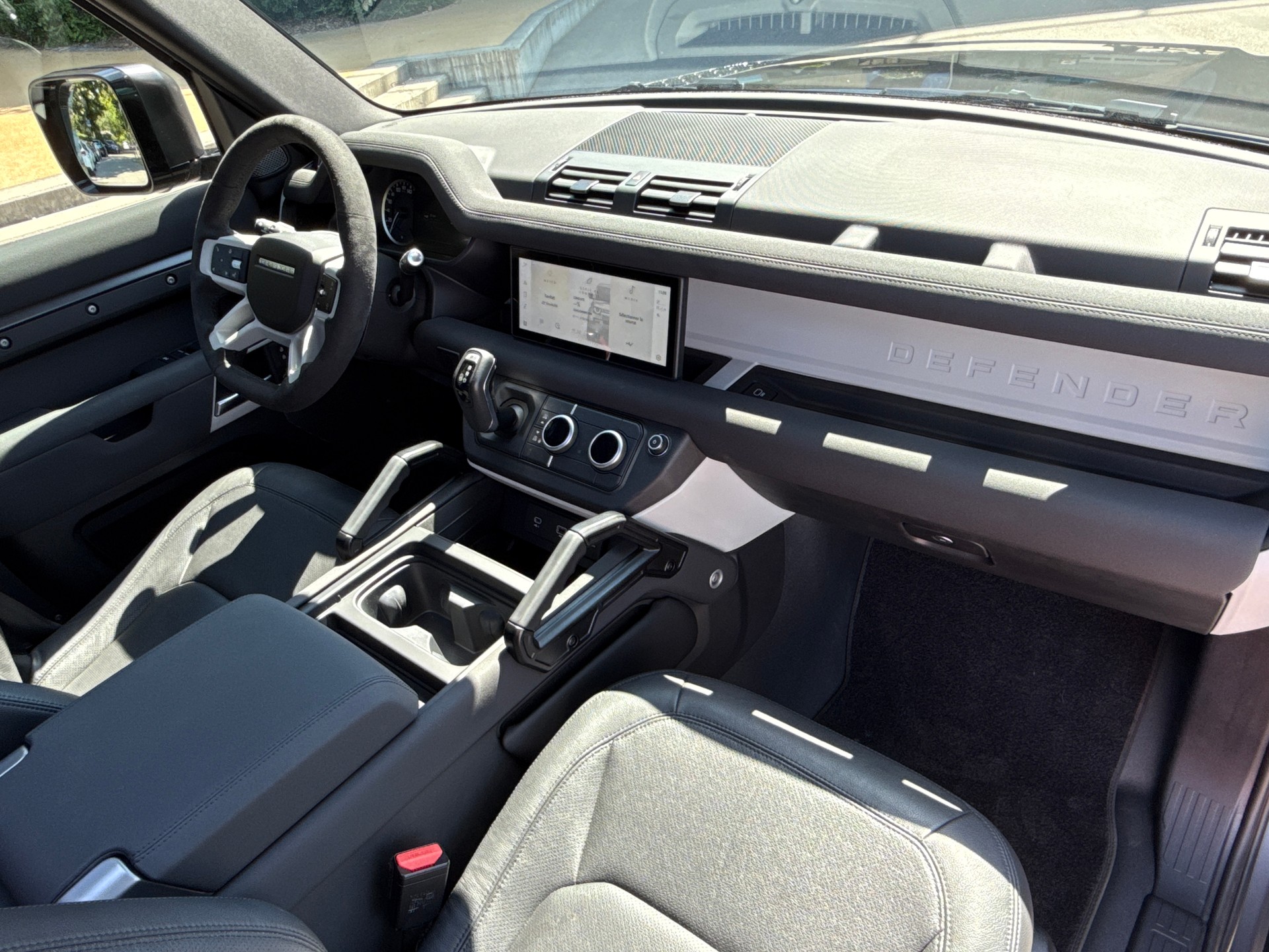 LAND ROVER Defender 110 P400e Si4 PHEV HSE AT8-image-7