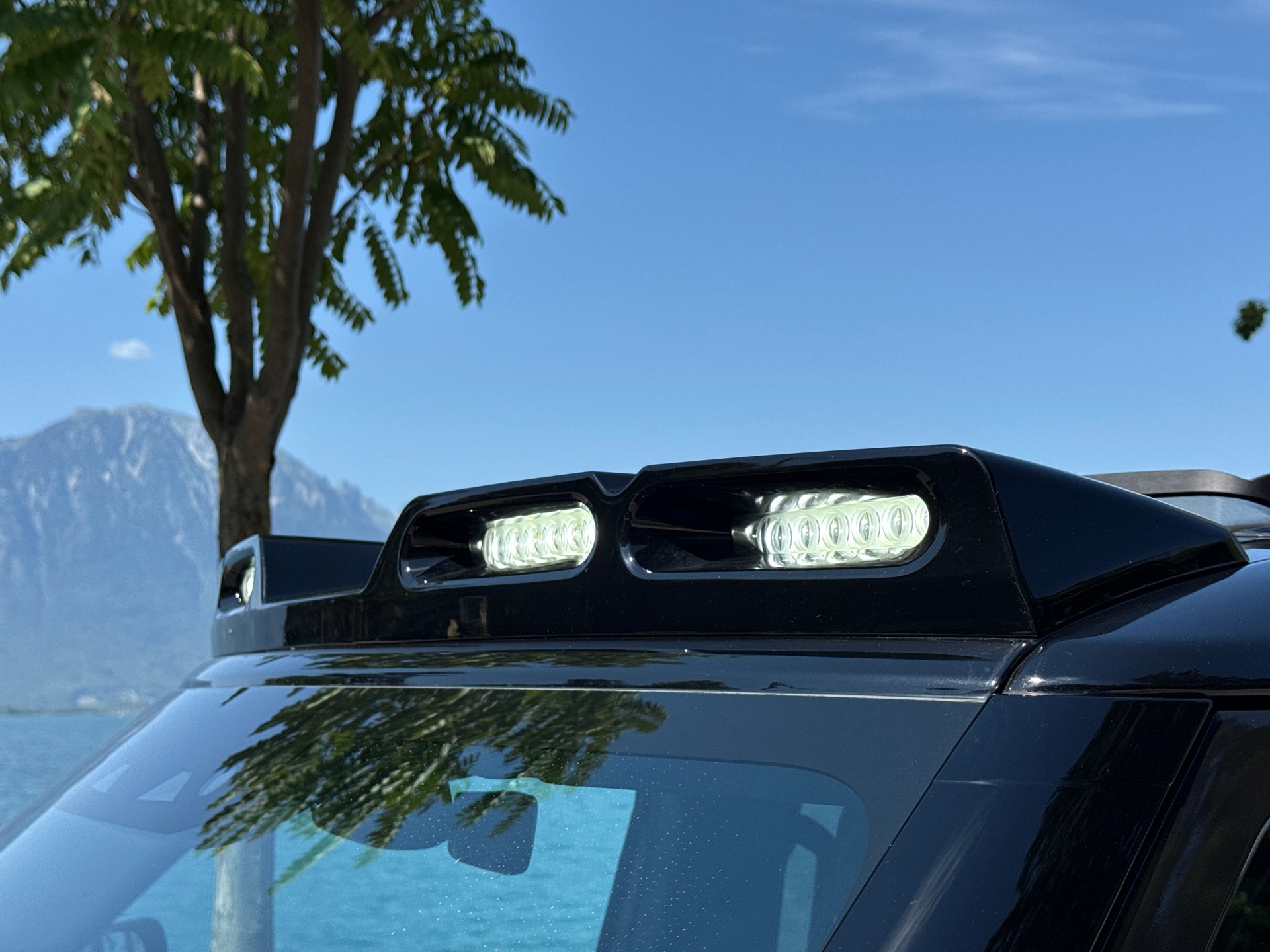 LAND ROVER Defender 110 P400e Si4 PHEV HSE AT8-image-28