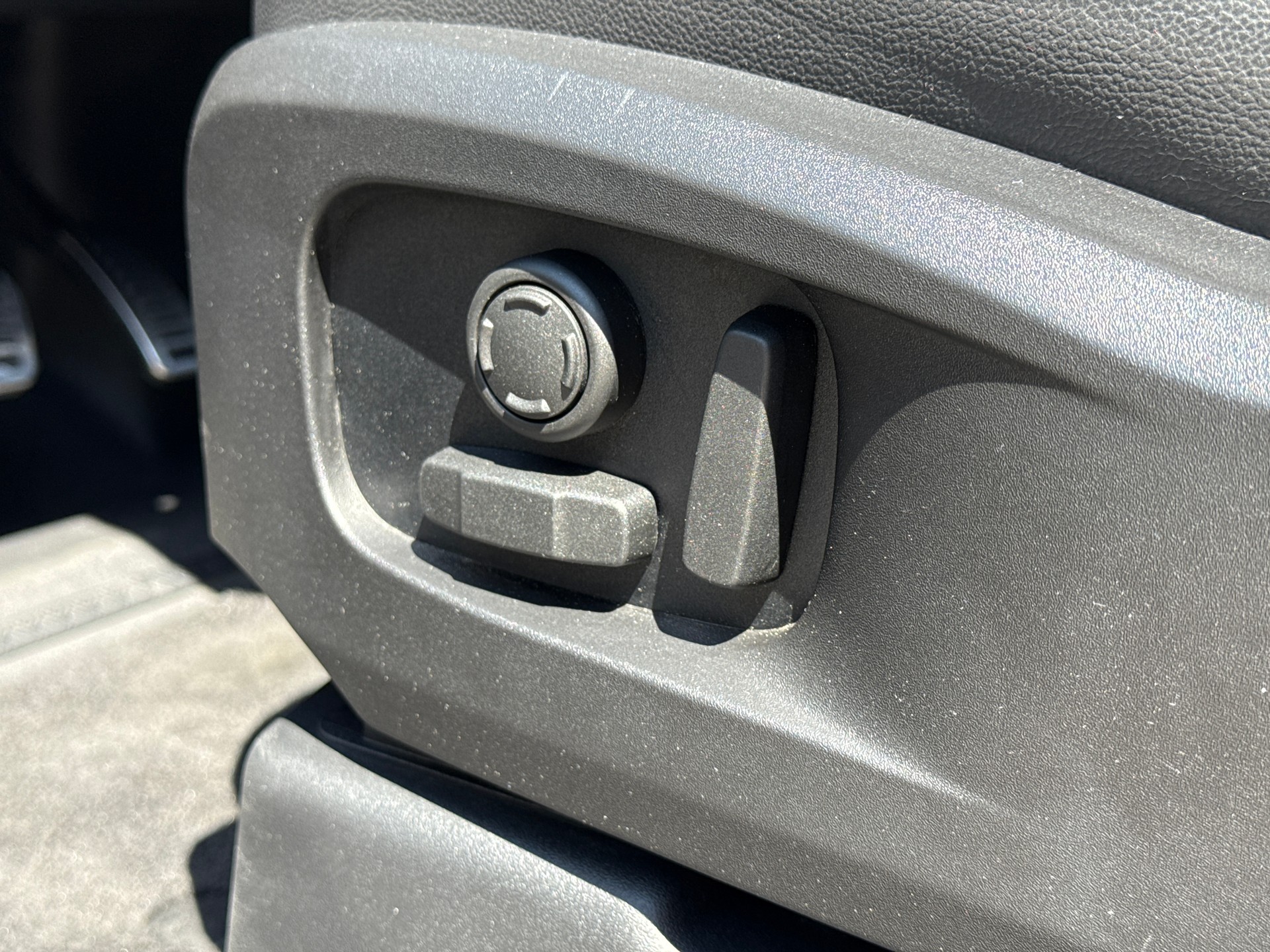 LAND ROVER Defender 110 P400e Si4 PHEV HSE AT8-image-17