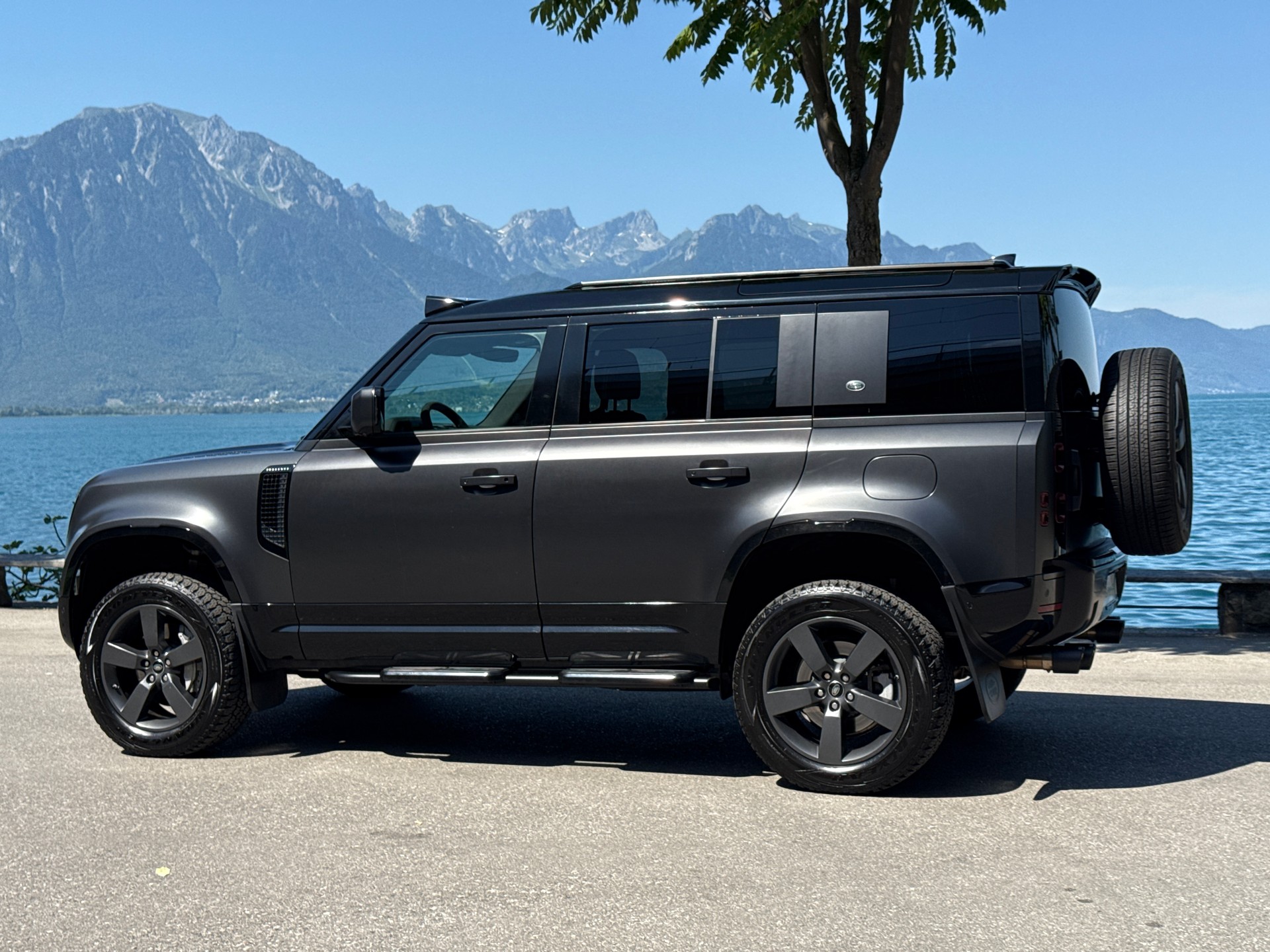 LAND ROVER Defender 110 P400e Si4 PHEV HSE AT8-image-29
