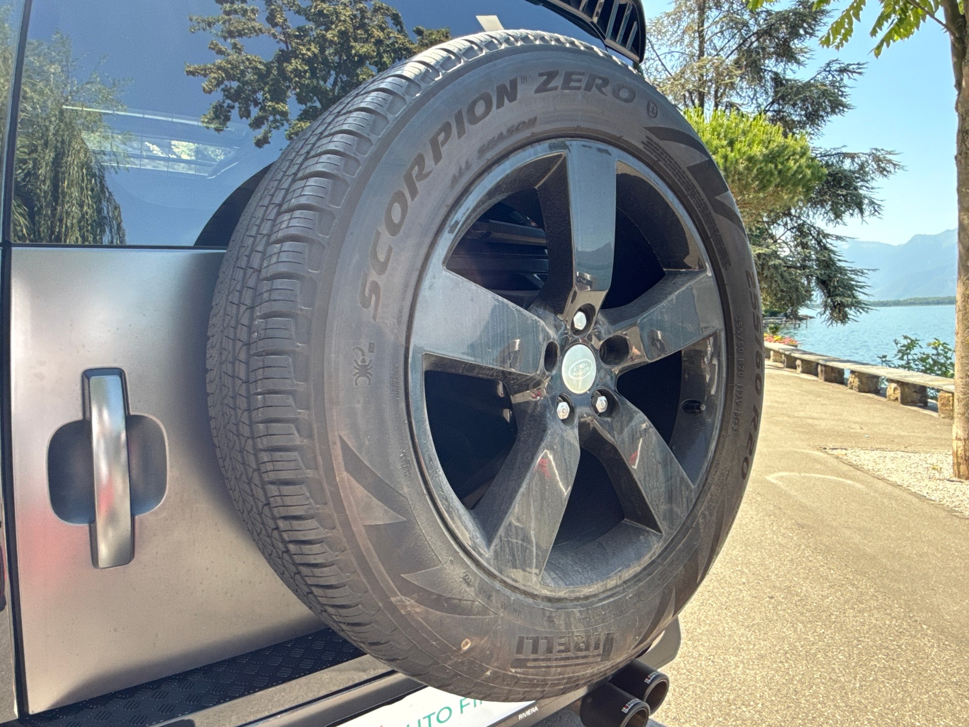 LAND ROVER Defender 110 P400e Si4 PHEV HSE AT8-image-26