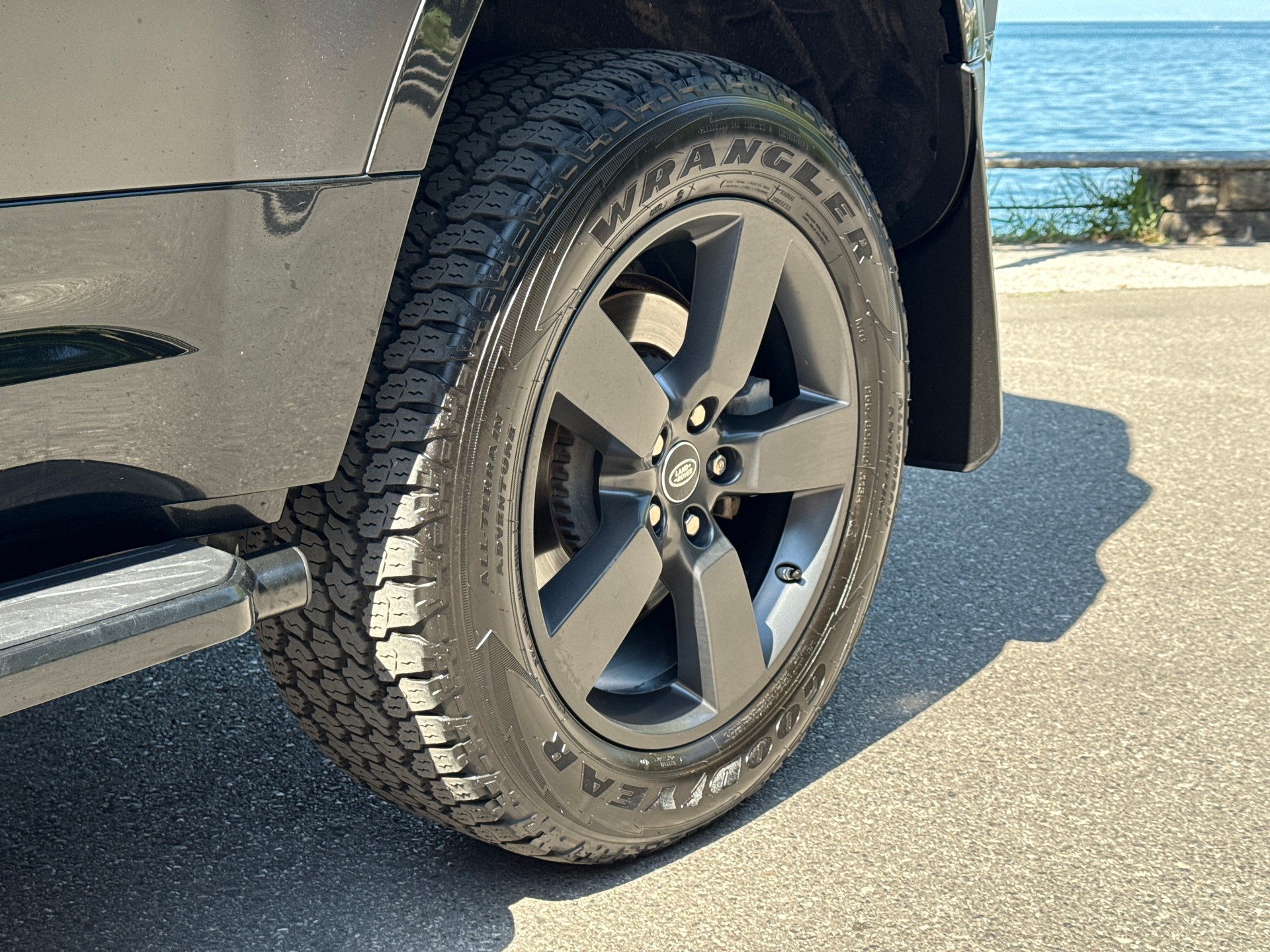 LAND ROVER Defender 110 P400e Si4 PHEV HSE AT8-image-25
