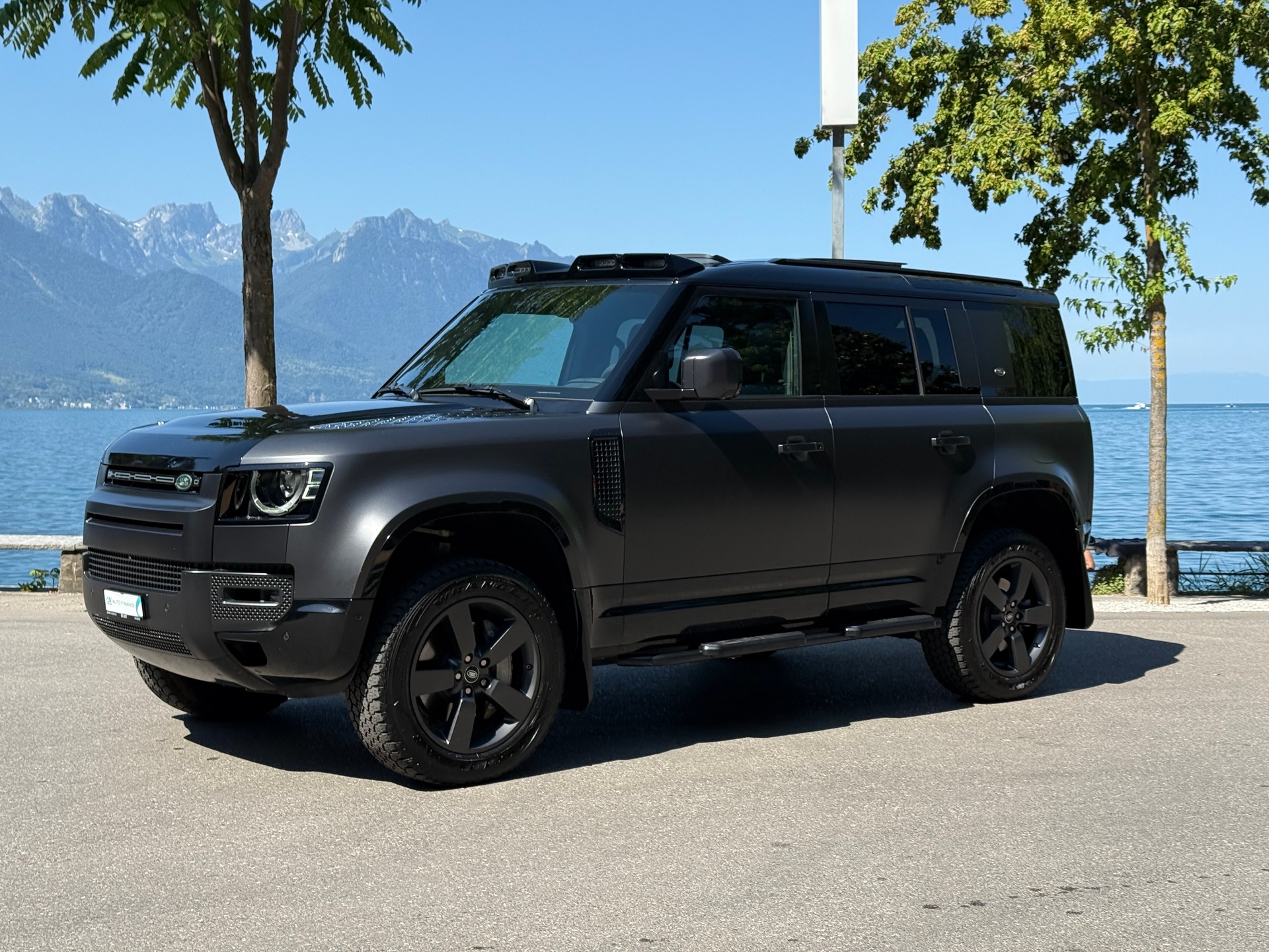 LAND ROVER Defender 110 P400e Si4 PHEV HSE AT8-image-0