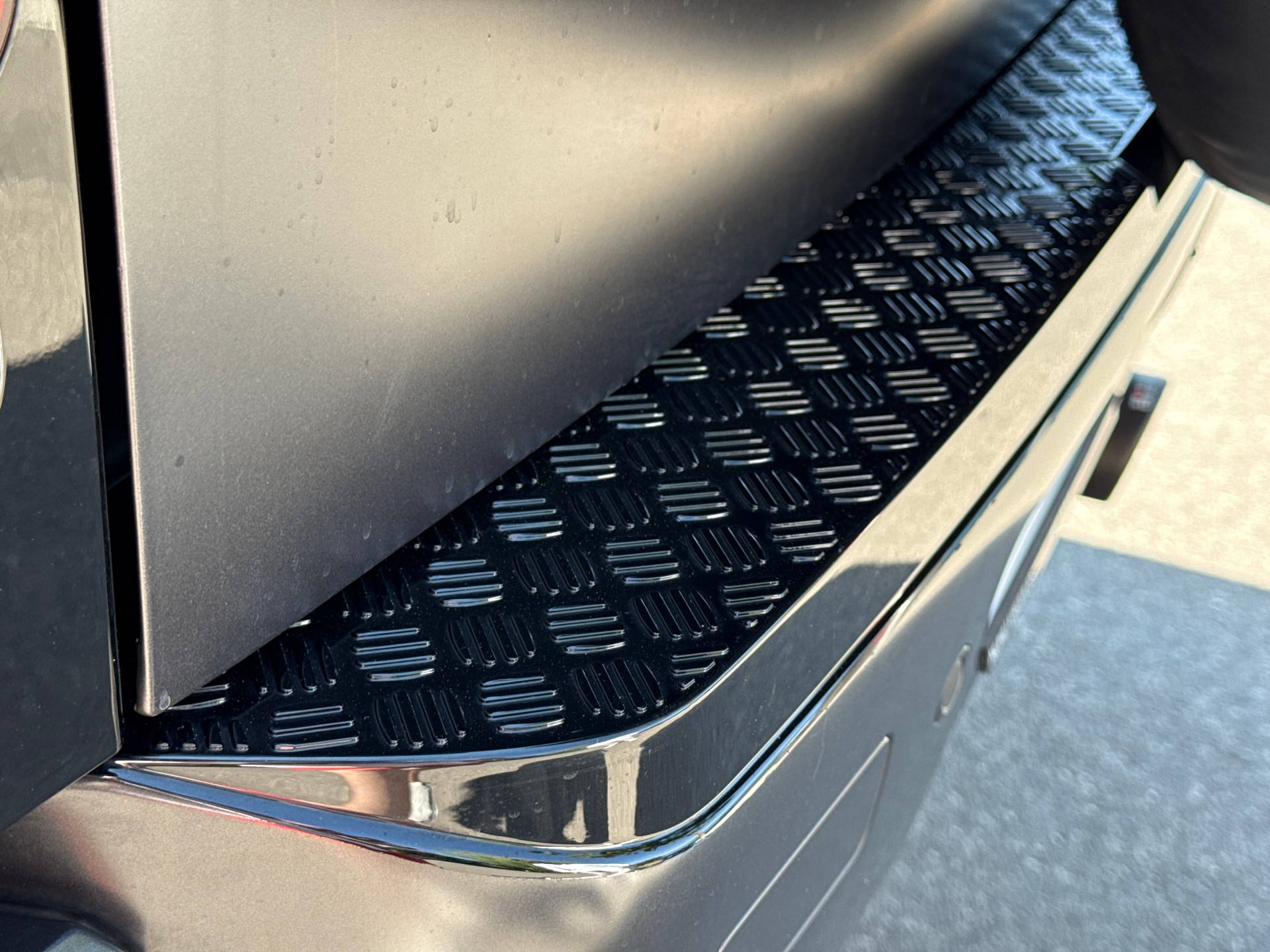 LAND ROVER Defender 110 P400e Si4 PHEV HSE AT8-image-24