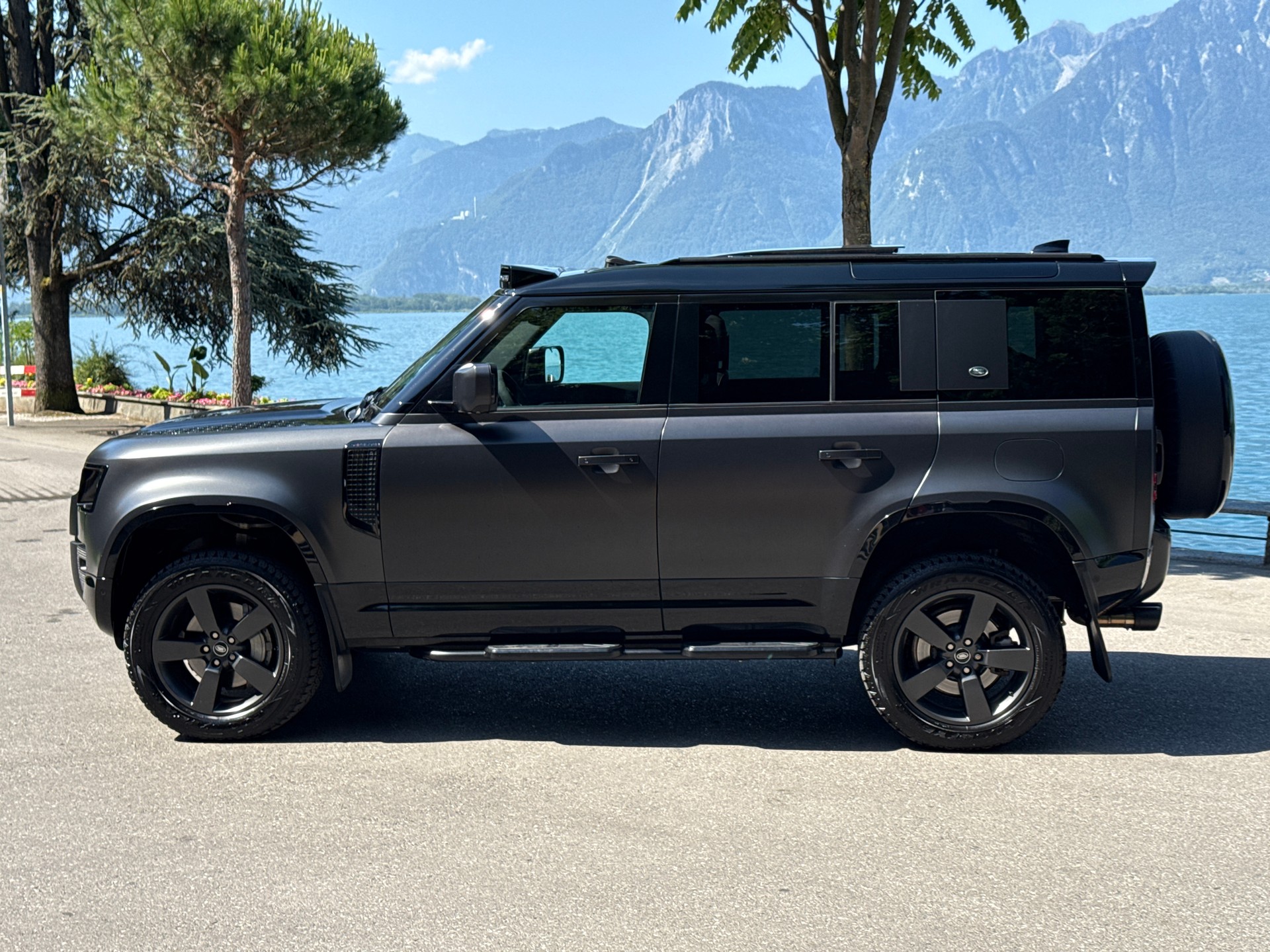 LAND ROVER Defender 110 P400e Si4 PHEV HSE AT8-image-30