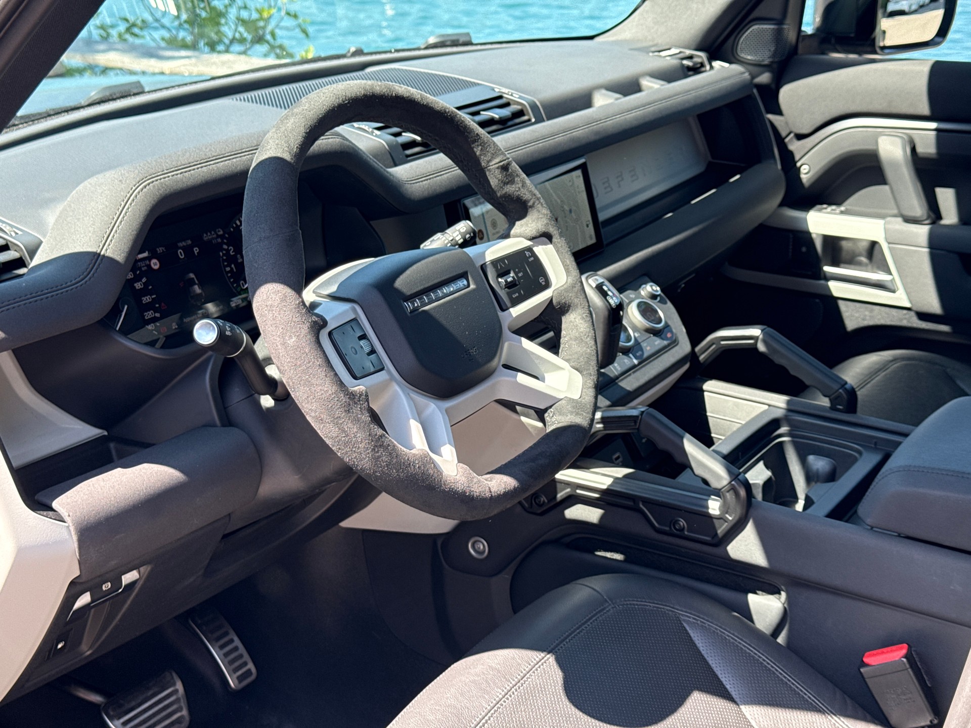 LAND ROVER Defender 110 P400e Si4 PHEV HSE AT8-image-8