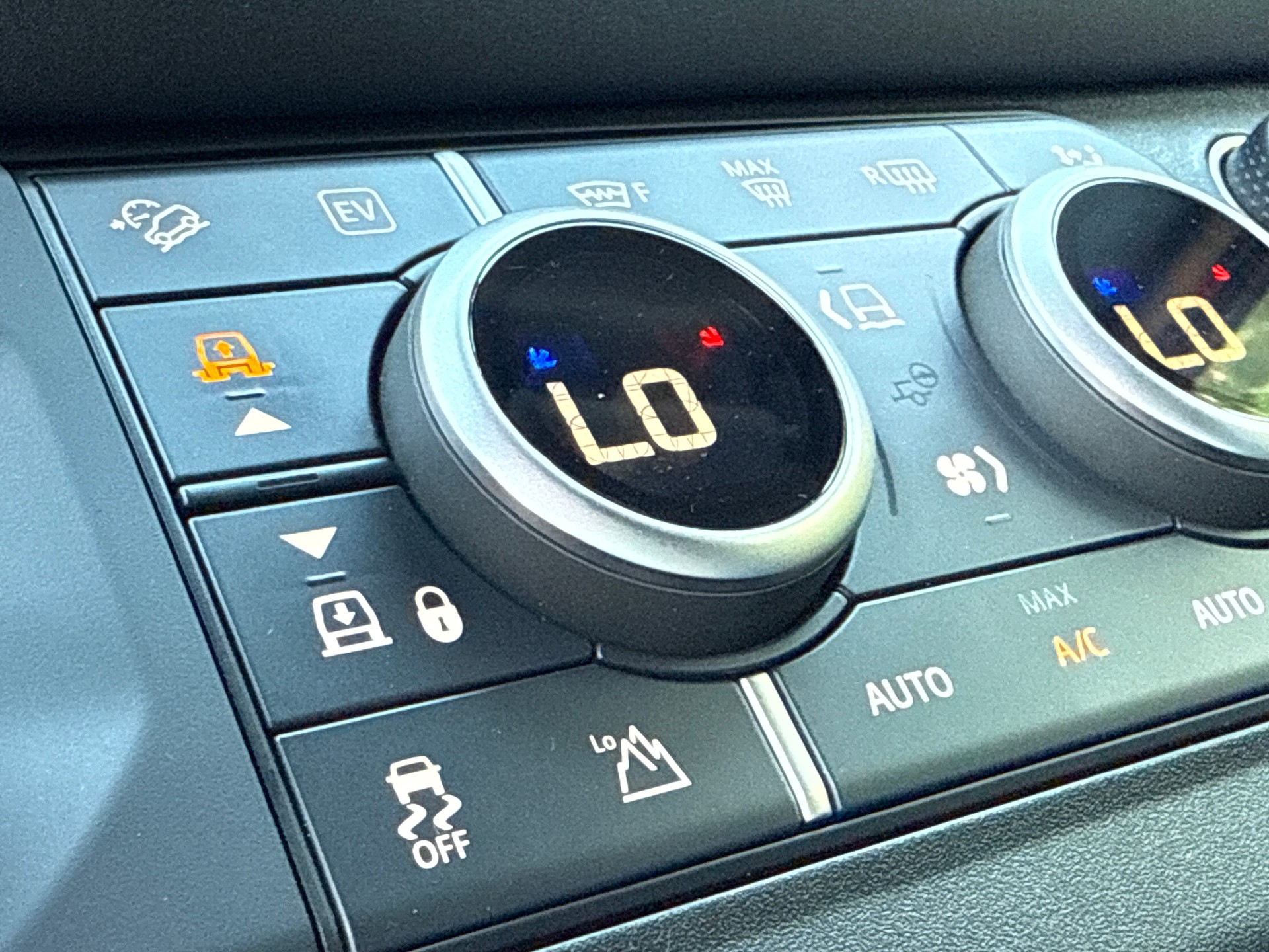 LAND ROVER Defender 110 P400e Si4 PHEV HSE AT8-image-15