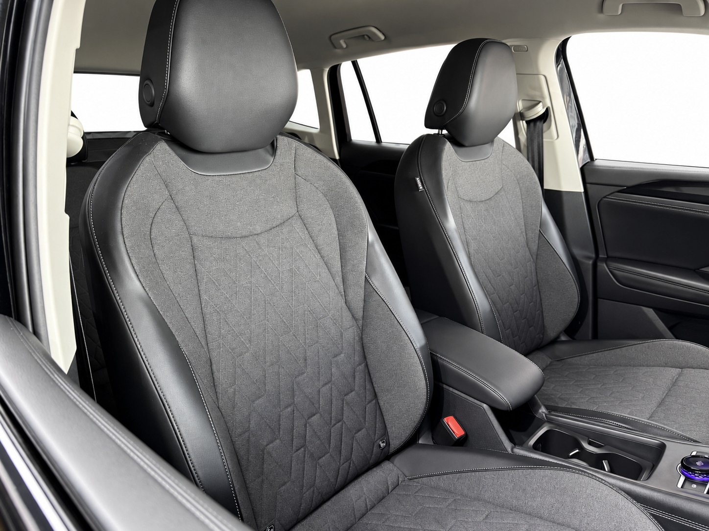 VW Tiguan 2.0 TDI SCR Life DSG-image-11