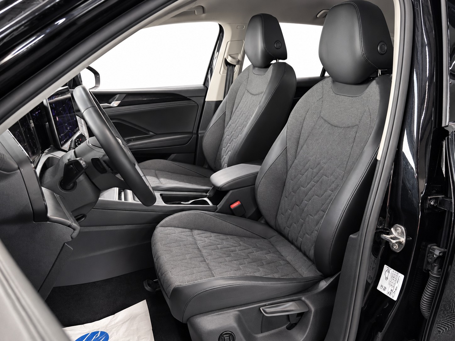 VW Tiguan 2.0 TDI SCR Life DSG-image-10