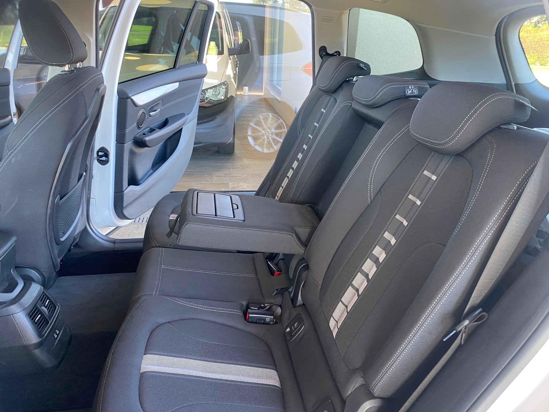 BMW 216d Gran Tourer DKG-image-6