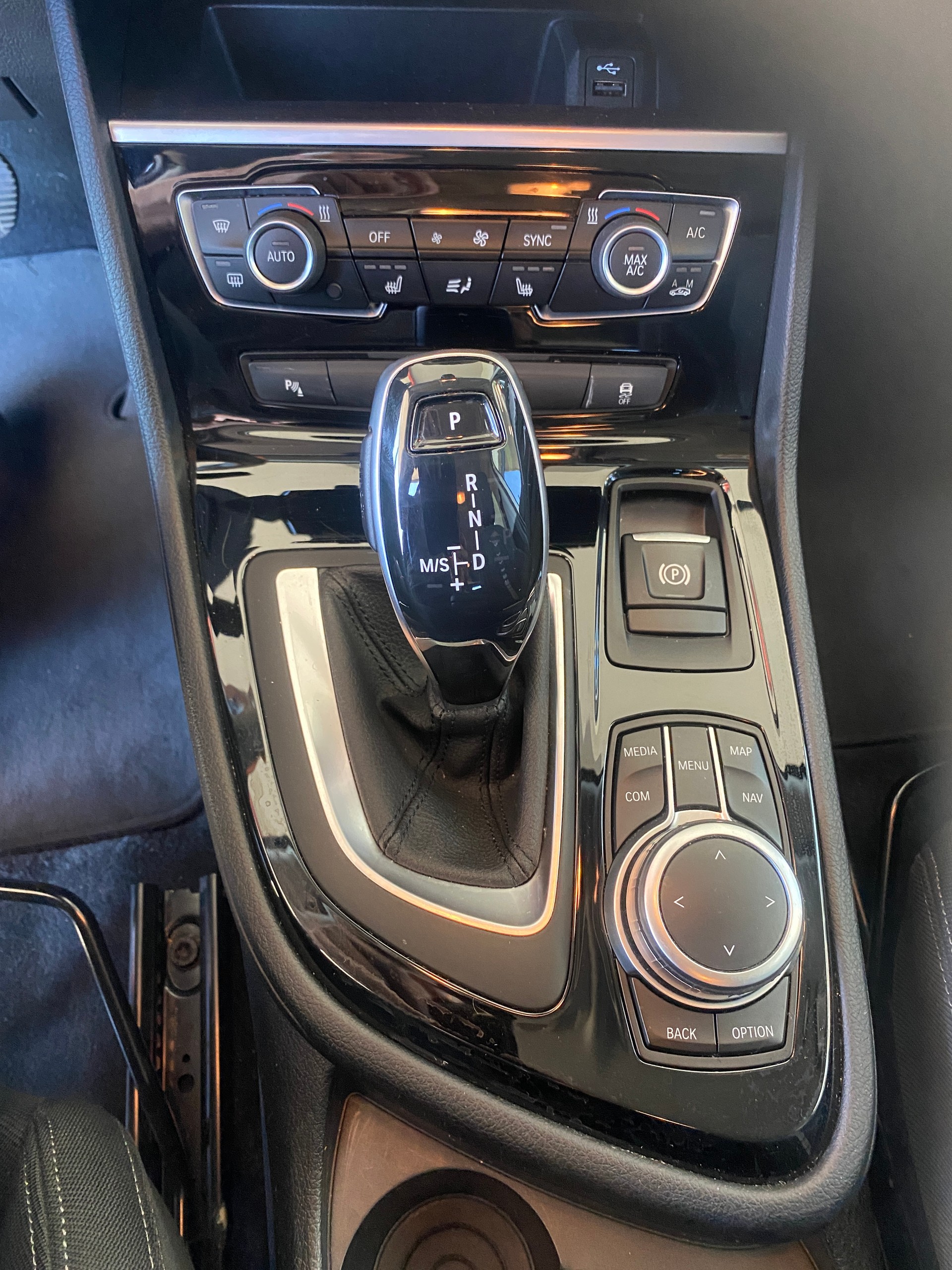 BMW 216d Gran Tourer DKG-image-10