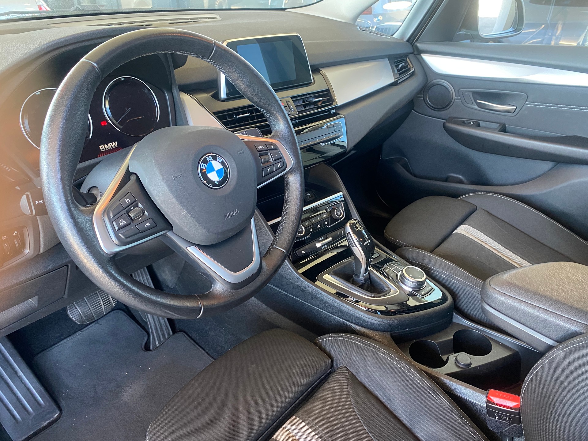 BMW 216d Gran Tourer DKG-image-4