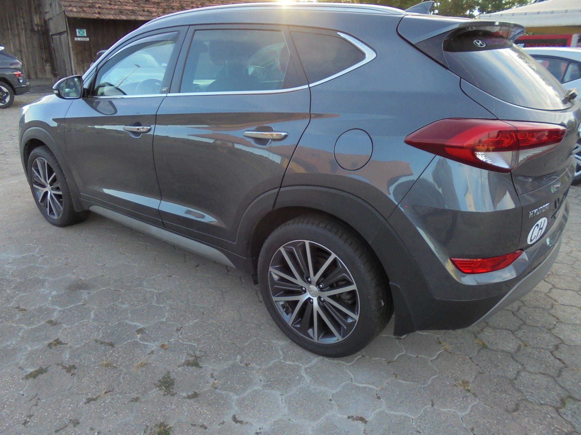 HYUNDAI Tucson 1.6 TGDI GO Plus 4WD Automatic-image-4
