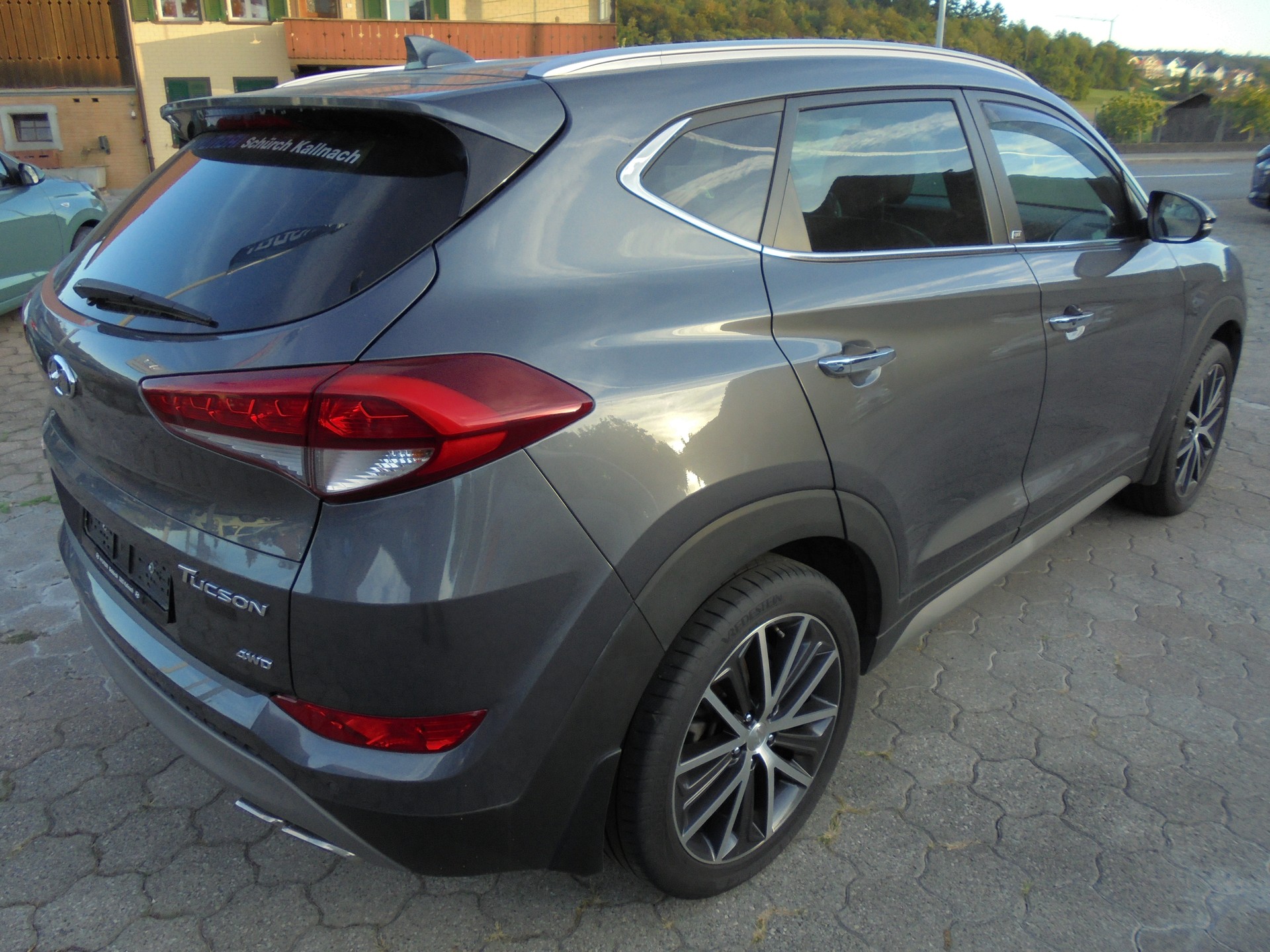 HYUNDAI Tucson 1.6 TGDI GO Plus 4WD Automatic-image-3