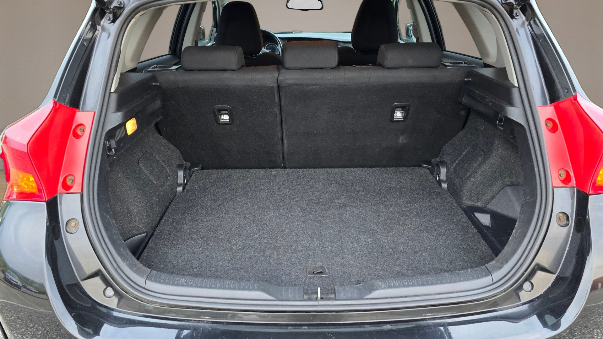 TOYOTA Auris 1.8 16V HSD Linea Trend-image-9