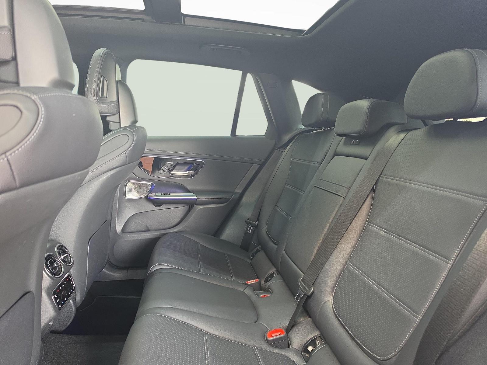 MERCEDES-BENZ GLC 400 e 4MATIC AMG Line-image-12