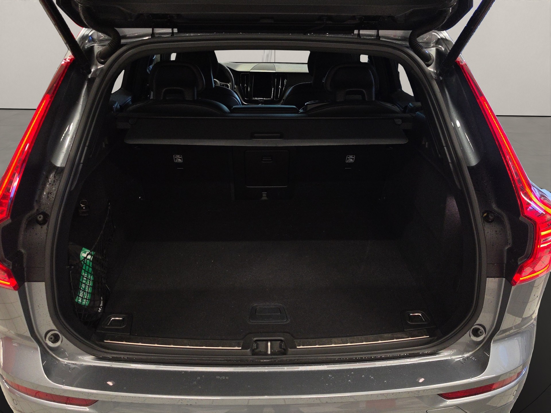 VOLVO XC60 2.0 D5 R-Design AWD-image-5