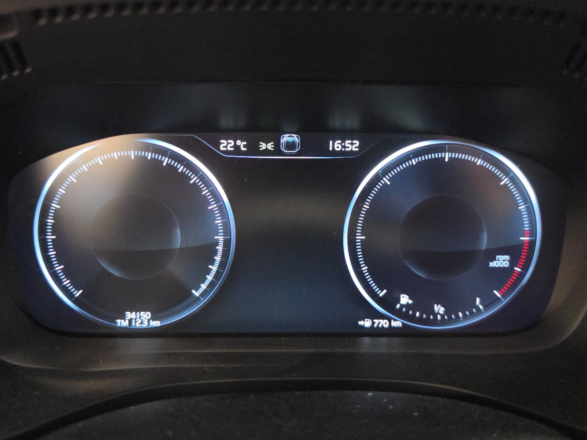 VOLVO XC60 2.0 D5 R-Design AWD-image-14