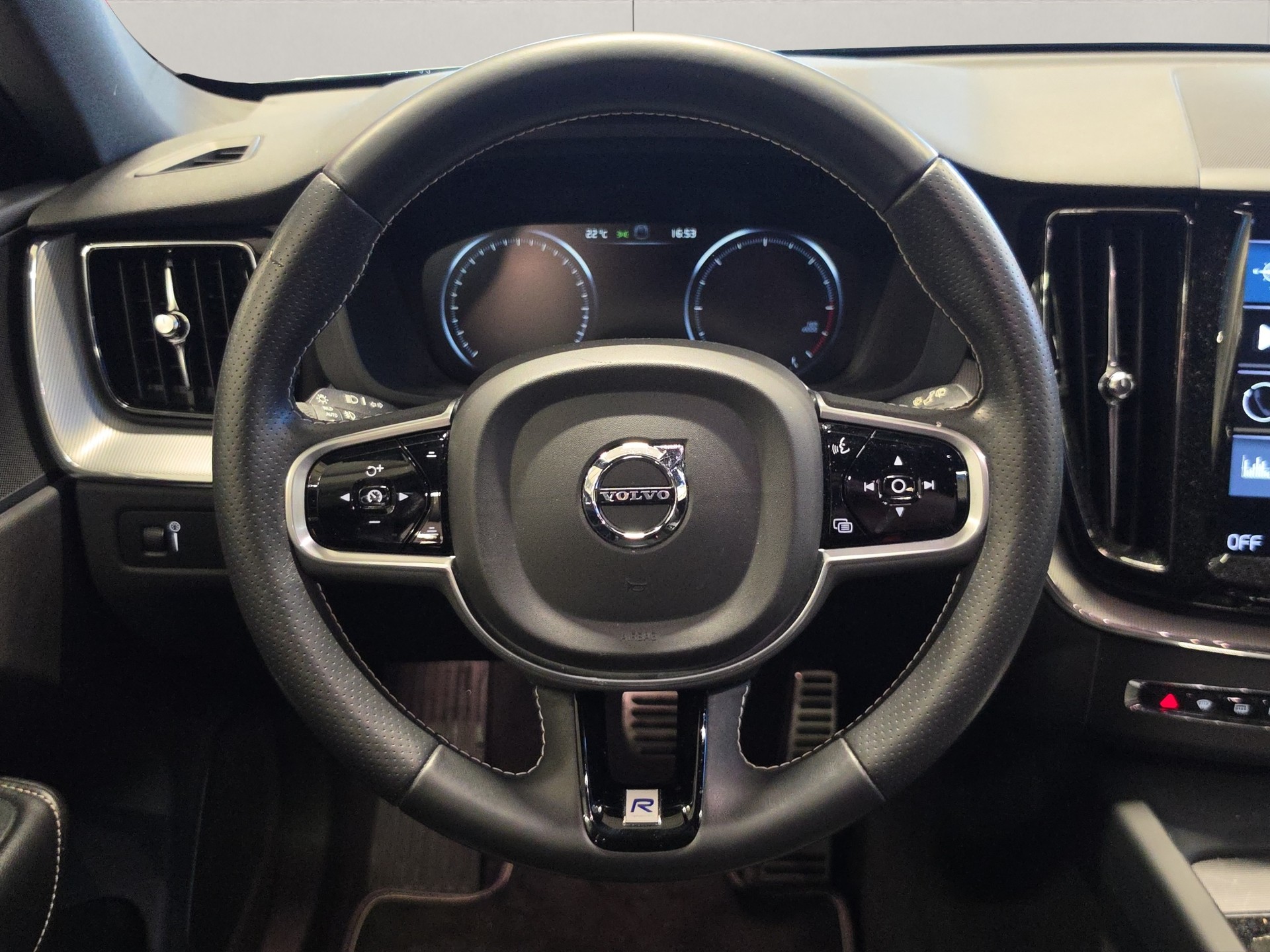 VOLVO XC60 2.0 D5 R-Design AWD-image-13