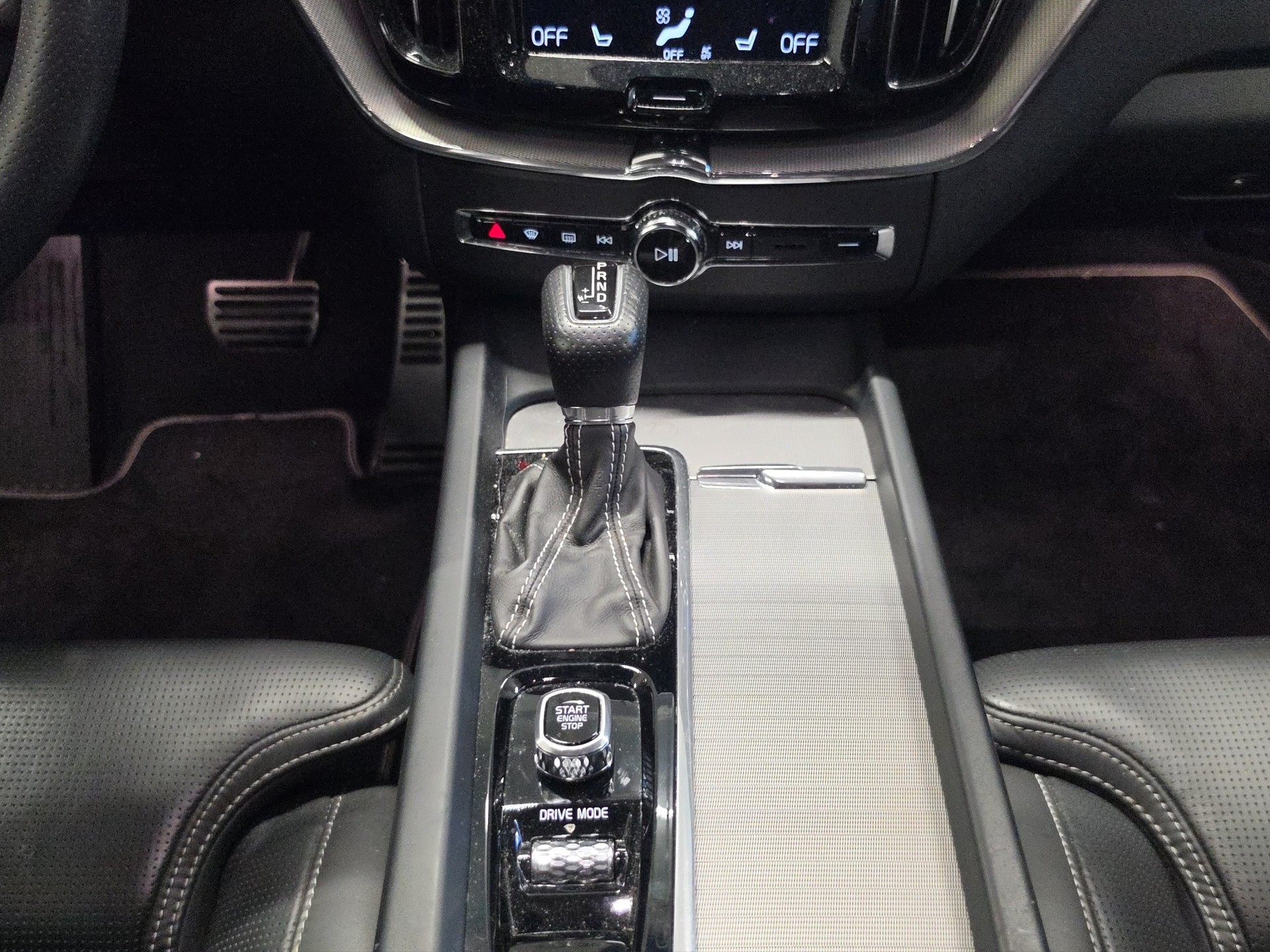 VOLVO XC60 2.0 D5 R-Design AWD-image-15