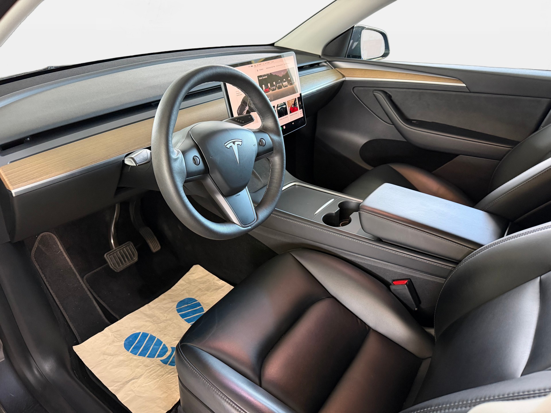 TESLA Model Y Long Range | CH-Auto | Frisch MFK | AHK 1600kg. | Tesla Batteriegarantie | inkl. Batteriezertifikat |-image-7