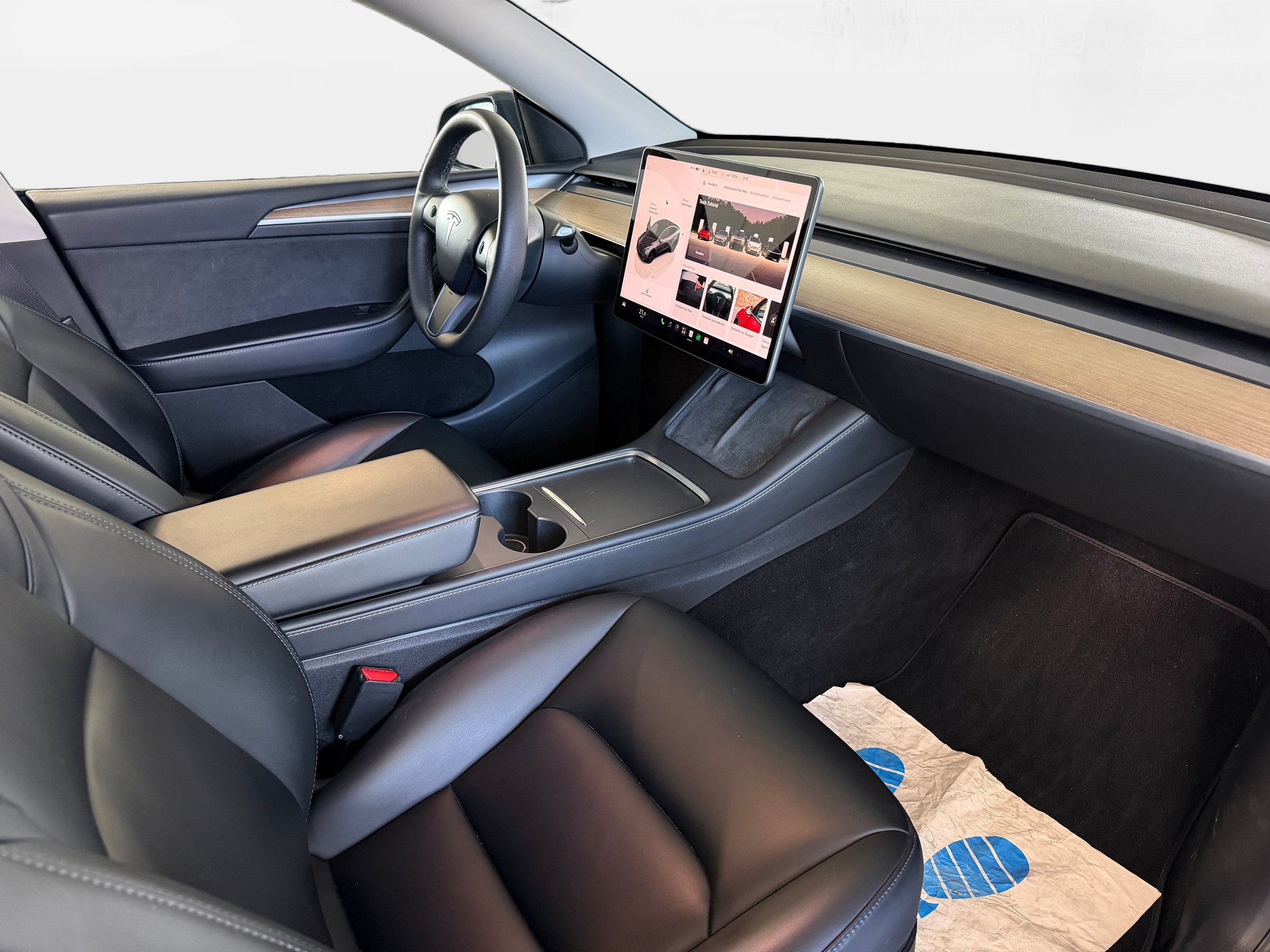 TESLA Model Y Long Range | CH-Auto | Frisch MFK | AHK 1600kg. | Tesla Batteriegarantie | inkl. Batteriezertifikat |-image-8