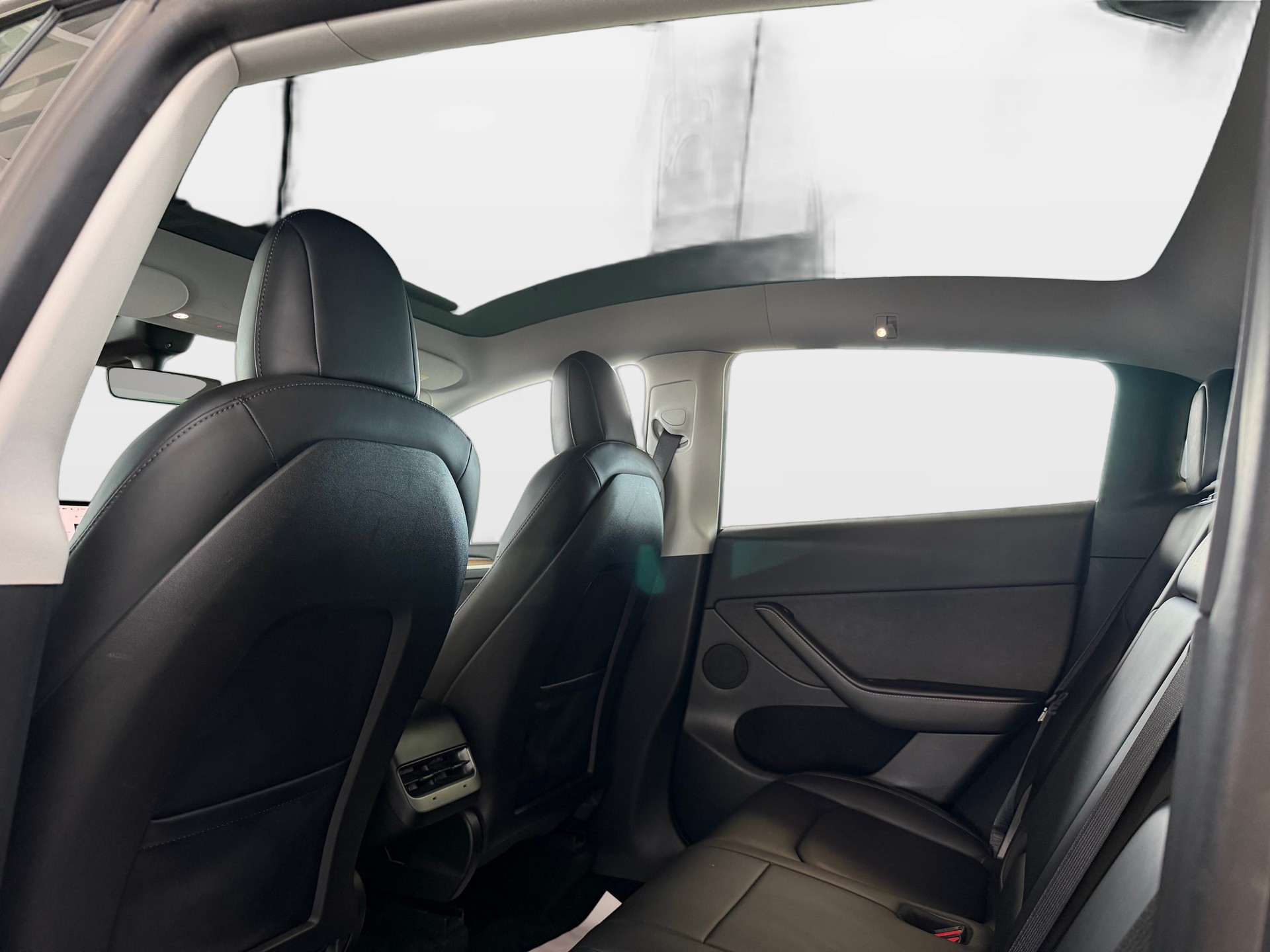 TESLA Model Y Long Range | CH-Auto | Frisch MFK | AHK 1600kg. | Tesla Batteriegarantie | inkl. Batteriezertifikat |-image-11