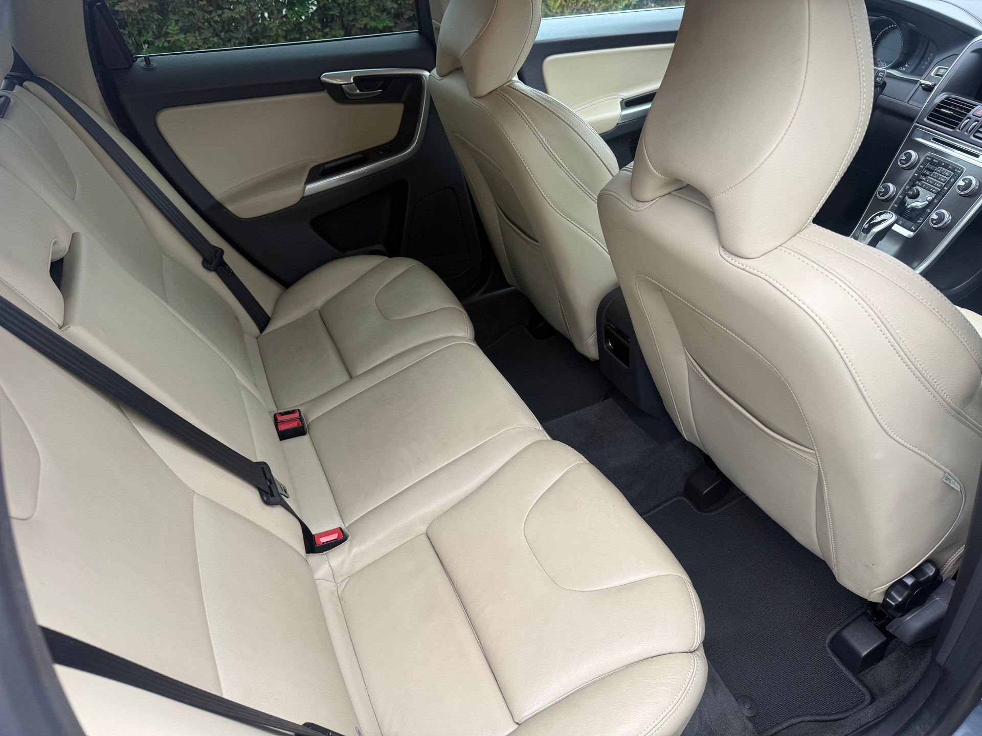VOLVO XC60 D4 AWD Executive Plus Geartronic-image-8