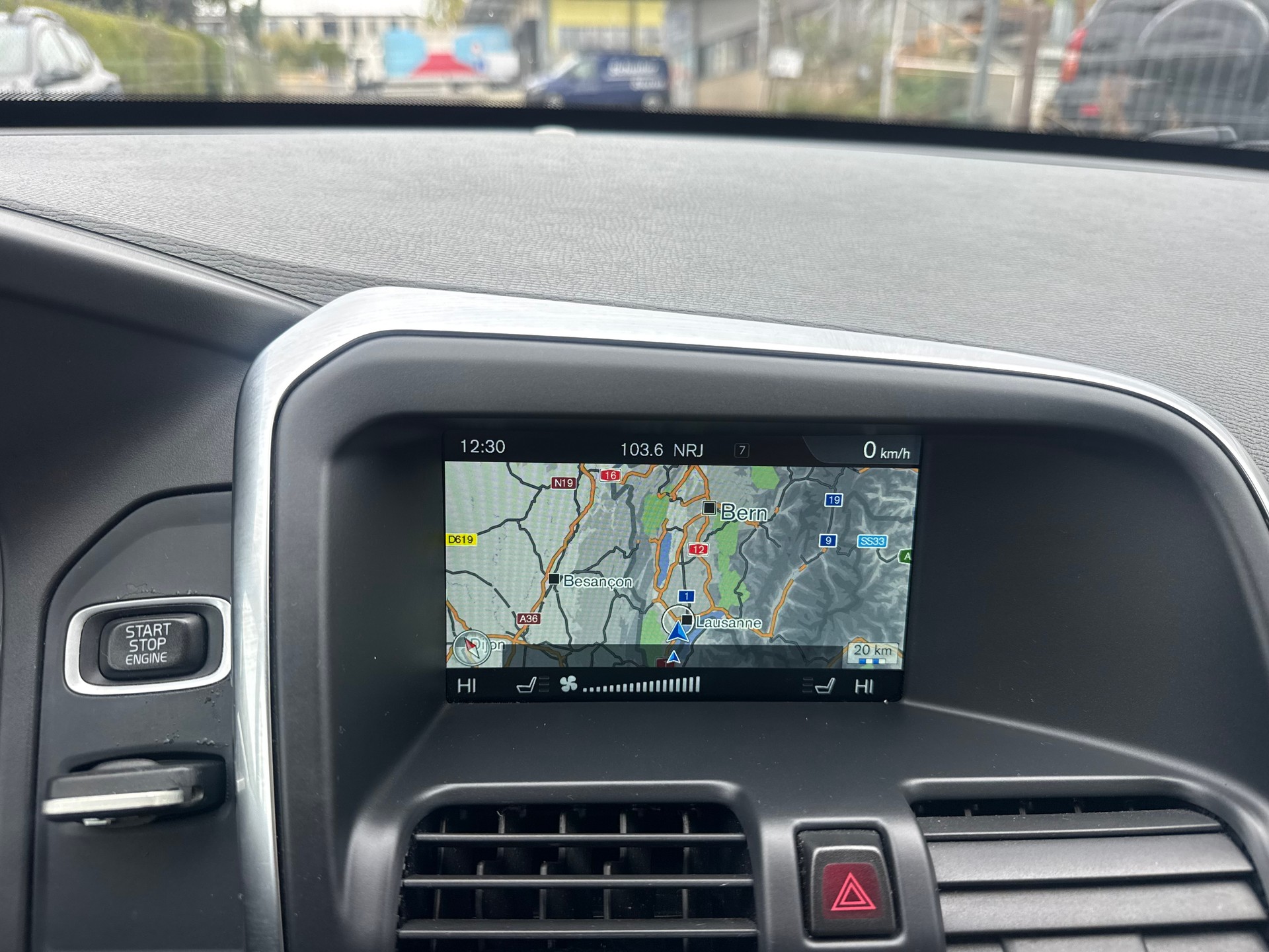 VOLVO XC60 D4 AWD Executive Plus Geartronic-image-11