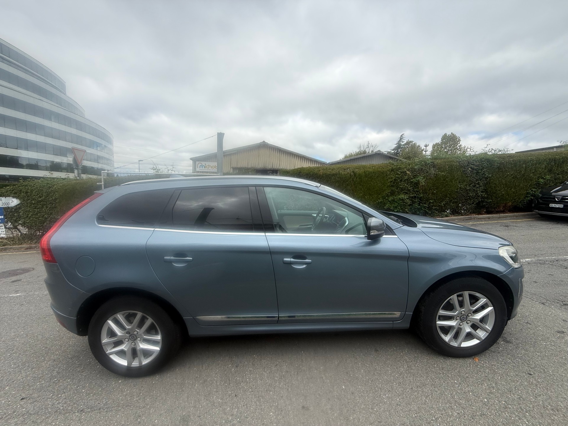 VOLVO XC60 D4 AWD Executive Plus Geartronic-image-7