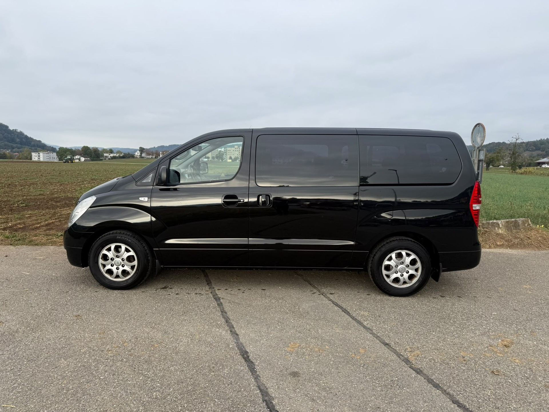 HYUNDAI H-1 People 2.5 CRDi HP-image-1