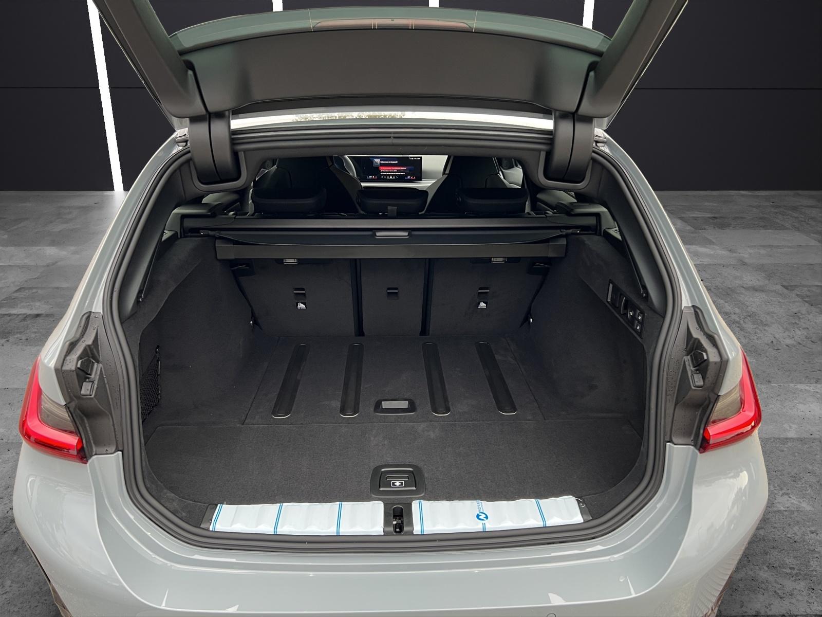 BMW M340i xDrive Touring-image-18
