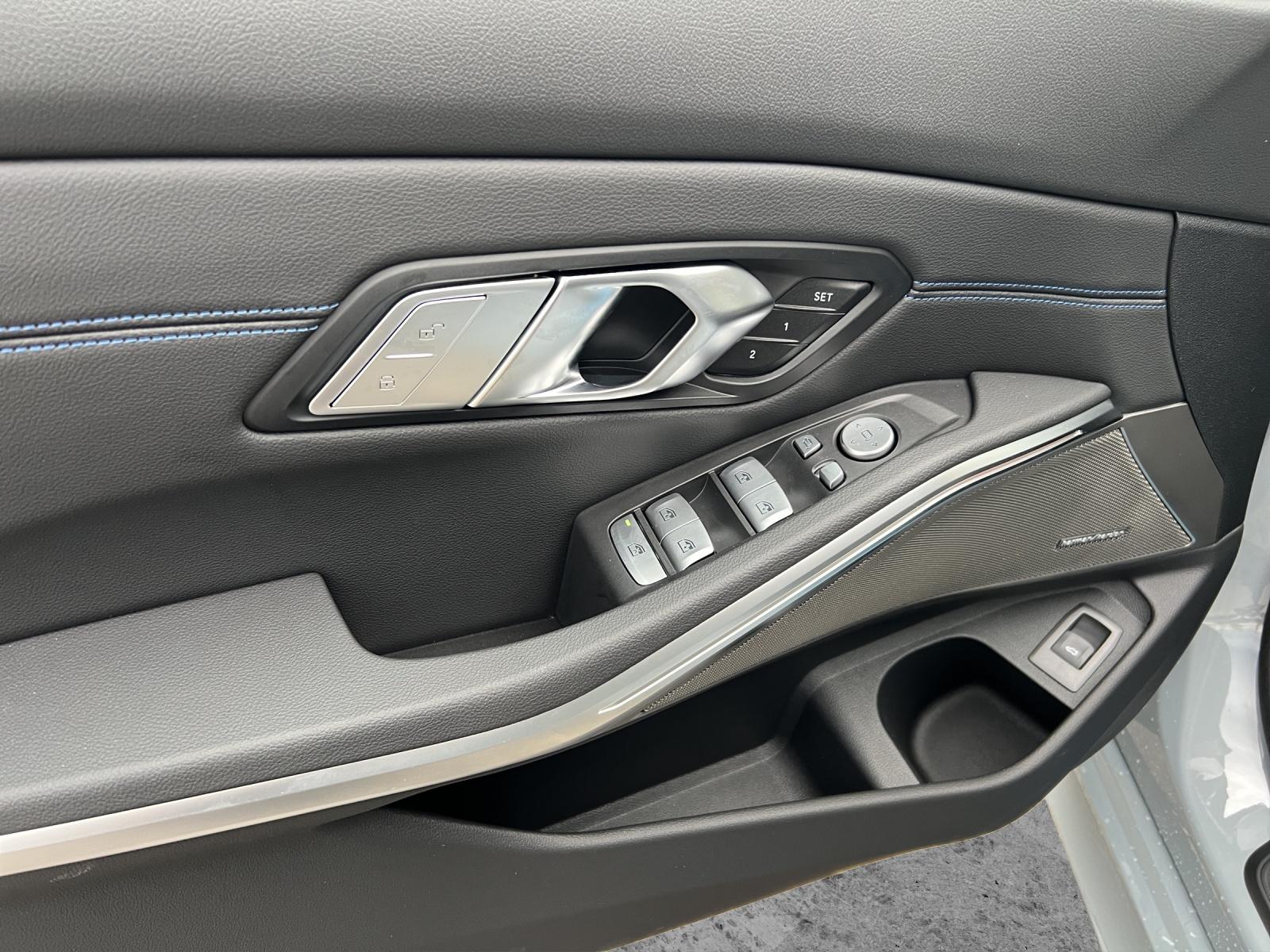 BMW M340i xDrive Touring-image-10