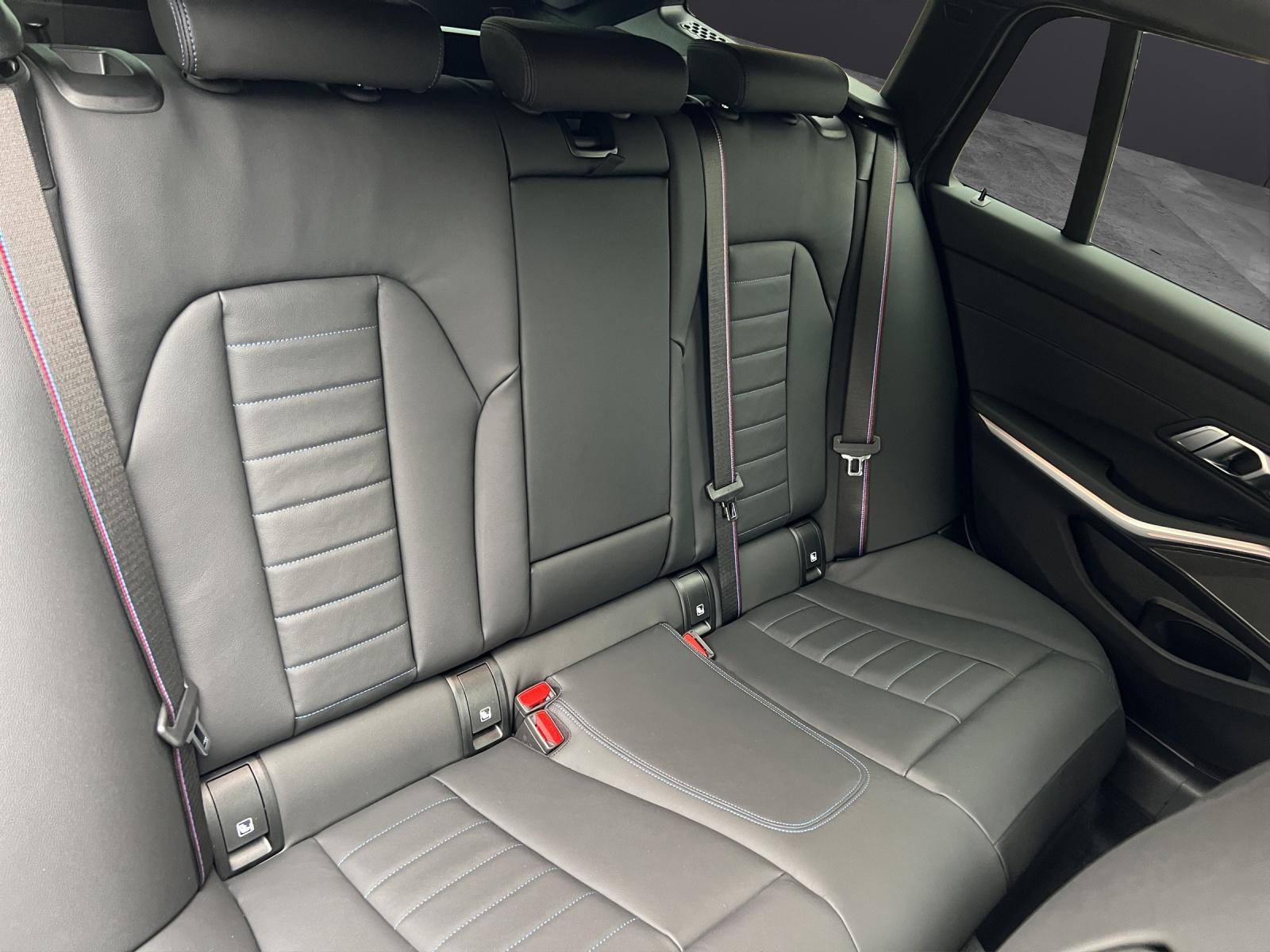 BMW M340i xDrive Touring-image-13
