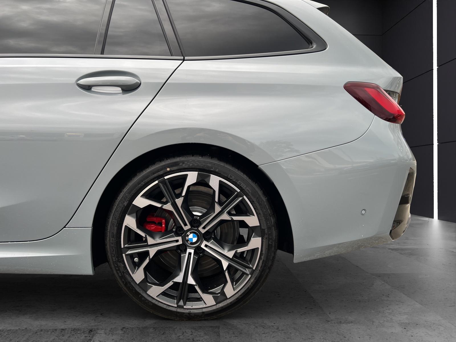 BMW M340i xDrive Touring-image-16