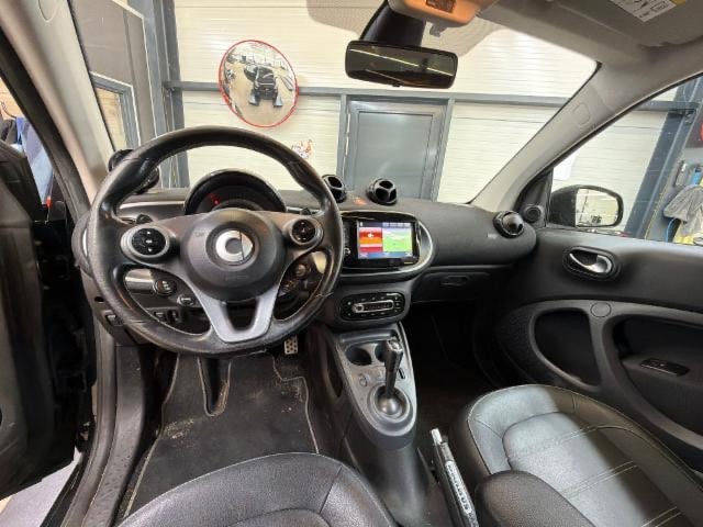 SMART fortwo black pearl-image-4