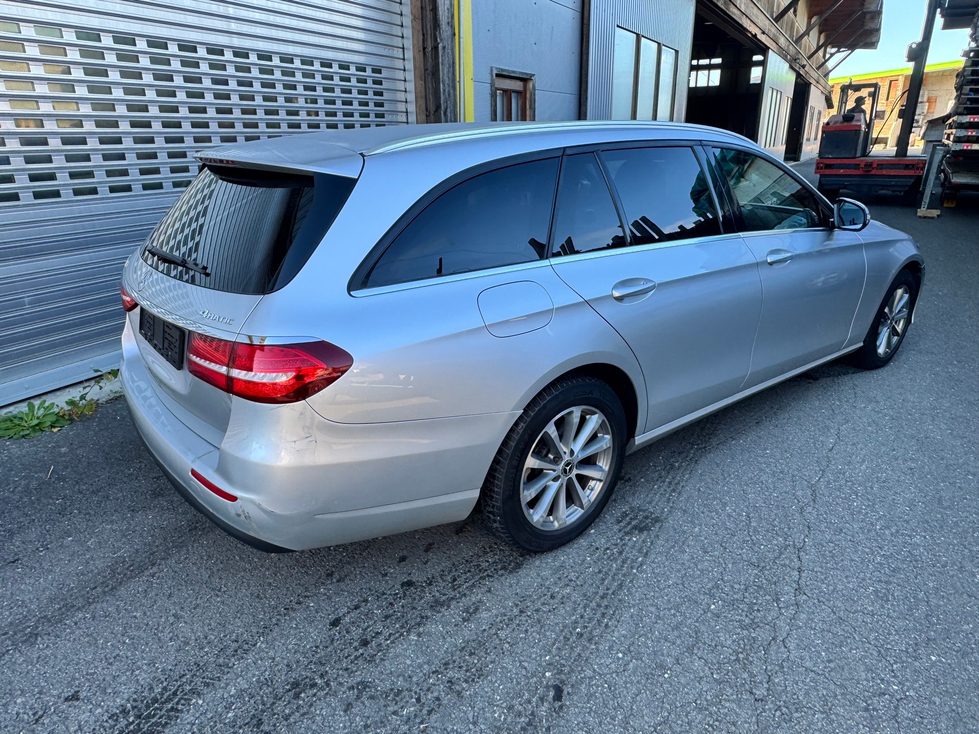 MERCEDES-BENZ E 220 d Avantgarde 4Matic 9G-Tronic-image-4