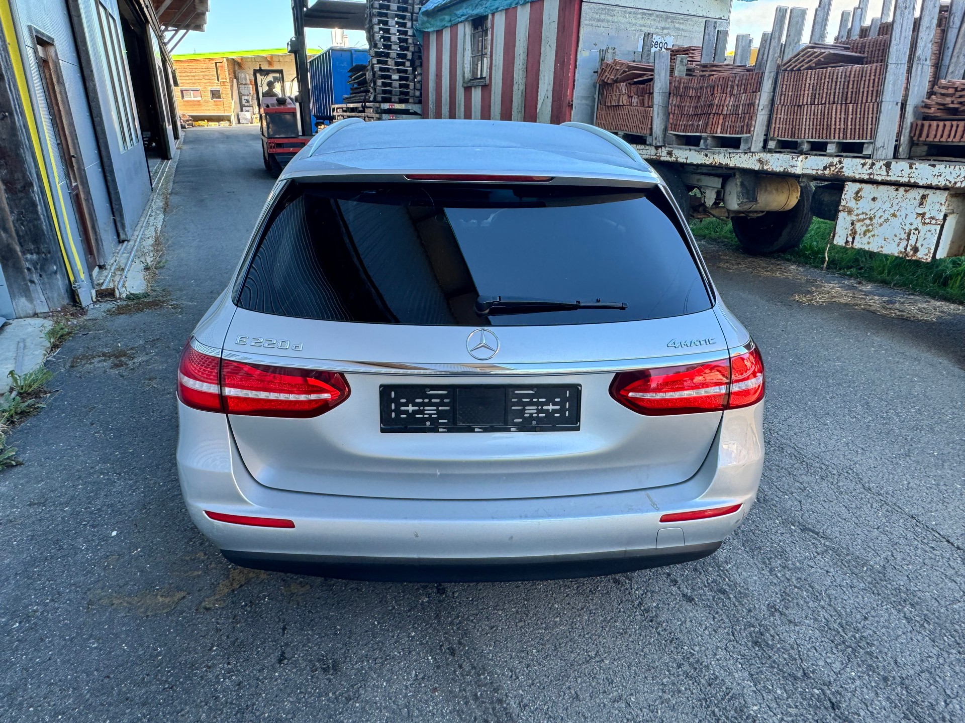 MERCEDES-BENZ E 220 d Avantgarde 4Matic 9G-Tronic-image-3