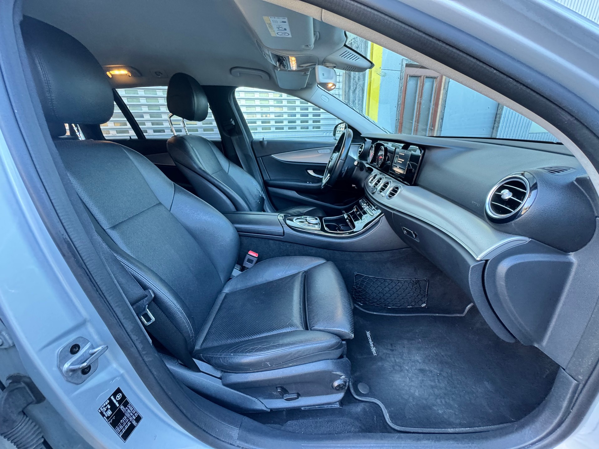 MERCEDES-BENZ E 220 d Avantgarde 4Matic 9G-Tronic-image-8