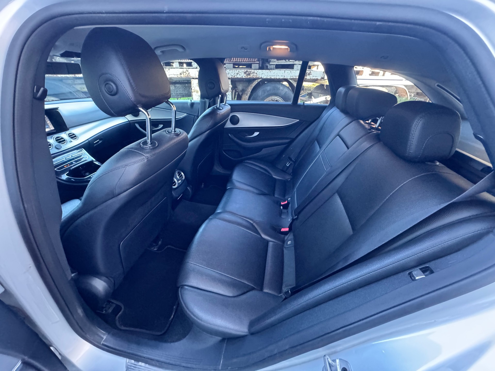 MERCEDES-BENZ E 220 d Avantgarde 4Matic 9G-Tronic-image-11