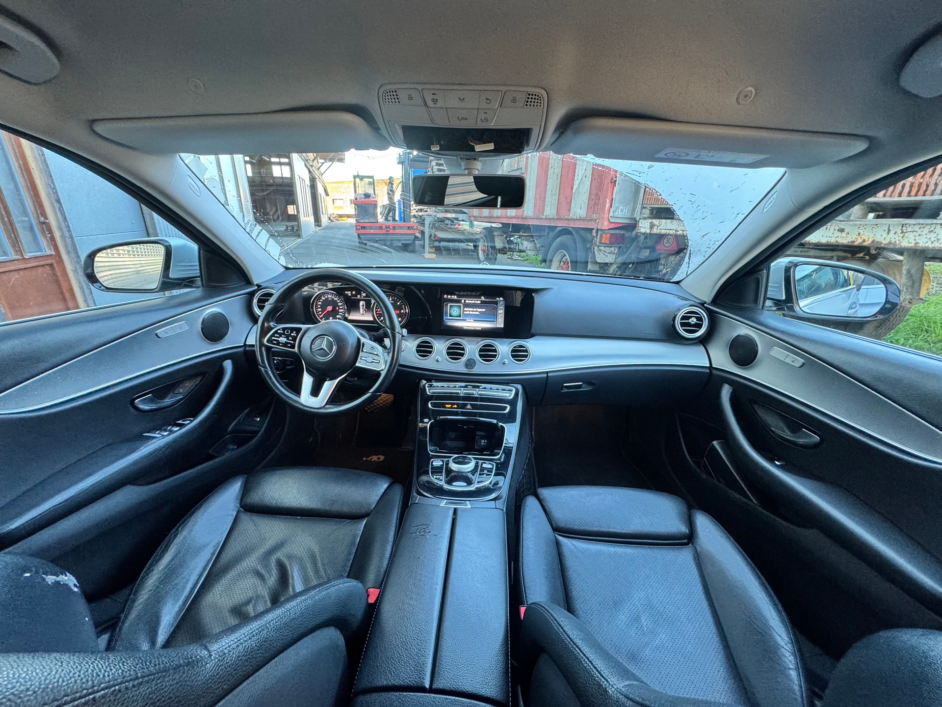 MERCEDES-BENZ E 220 d Avantgarde 4Matic 9G-Tronic-image-9