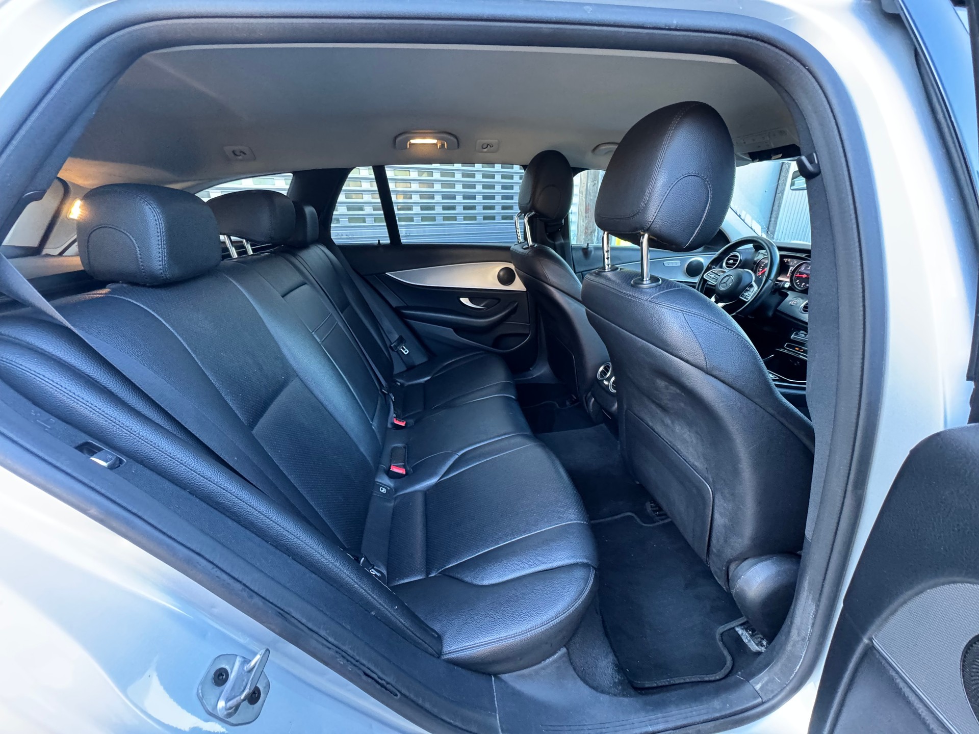 MERCEDES-BENZ E 220 d Avantgarde 4Matic 9G-Tronic-image-10