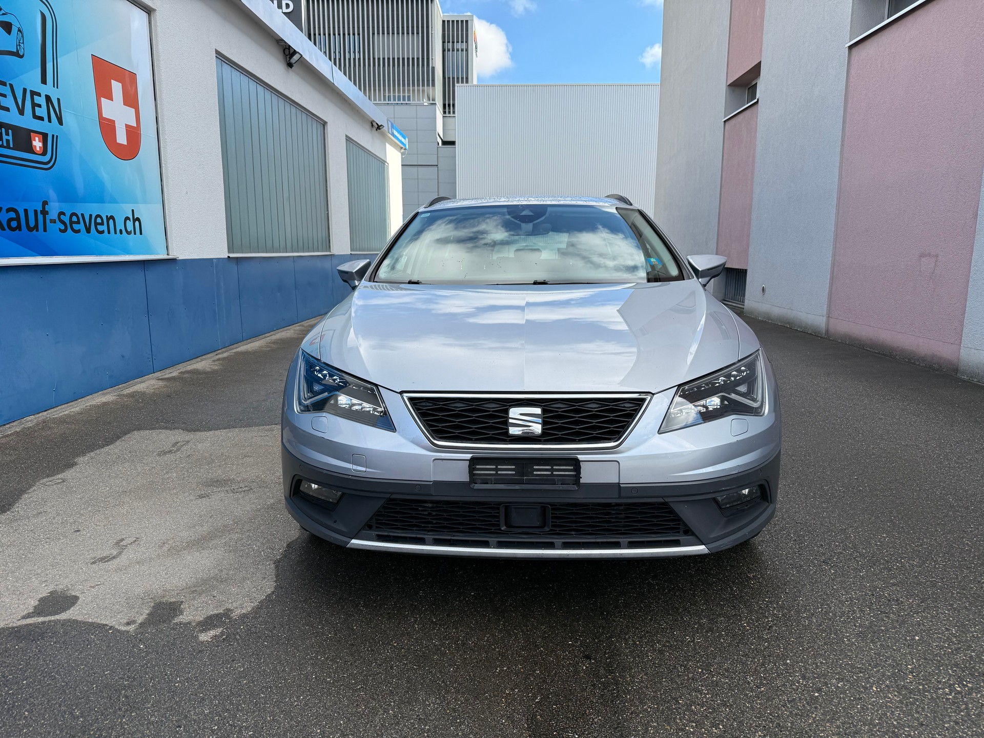SEAT Leon ST 2.0 TSI FR DSG-image-1